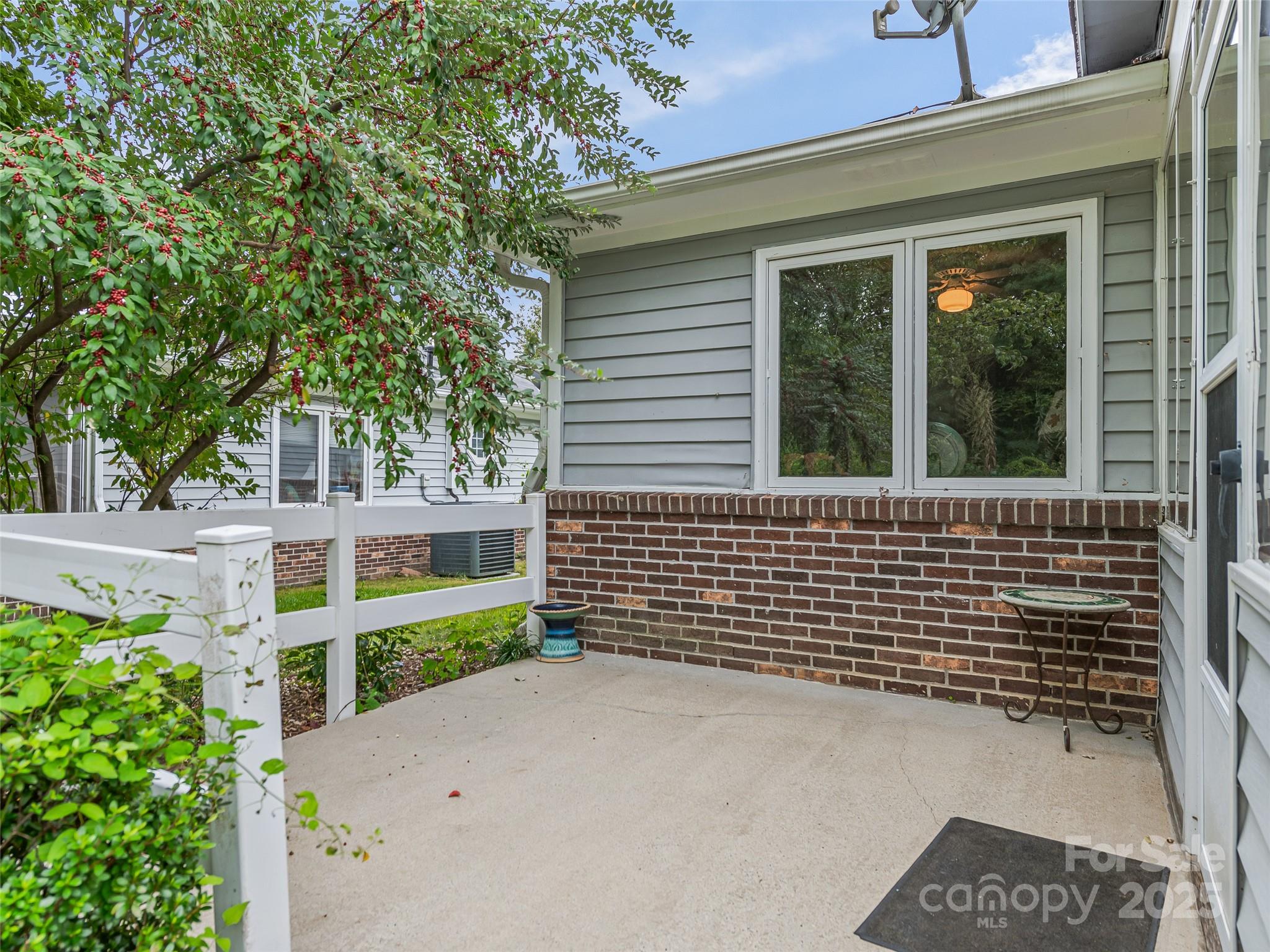 144 Derbyshire Drive Property Photo 28