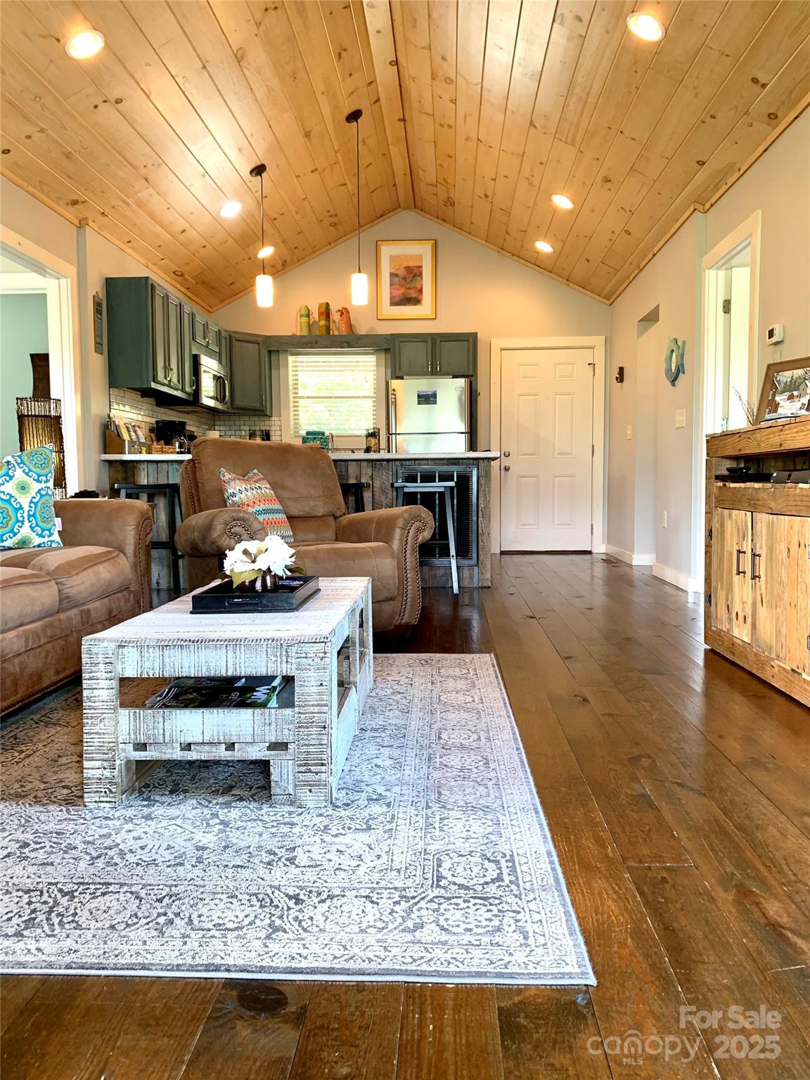1628 Round Hill Road Property Photo 13