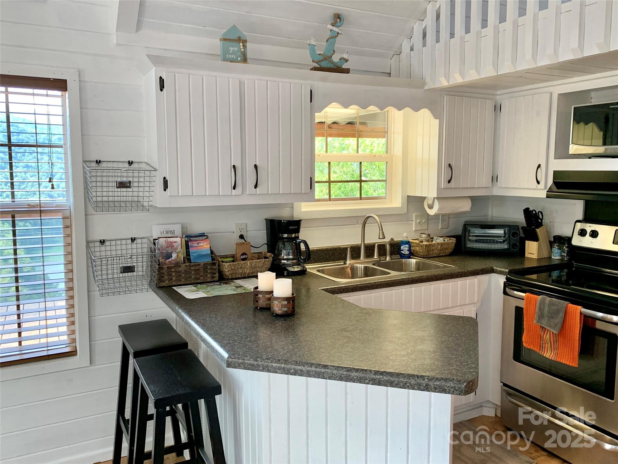 1628 Round Hill Road Property Photo 23