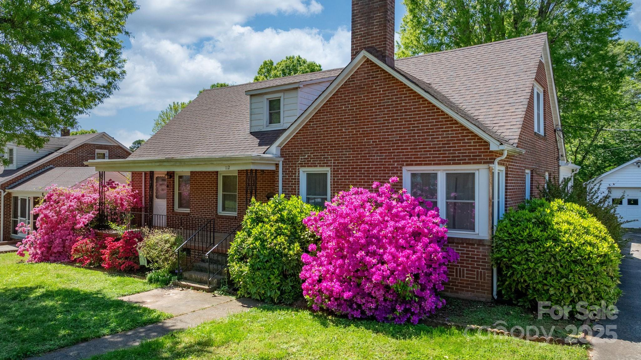 112 S 2nd Avenue Property Photo 2