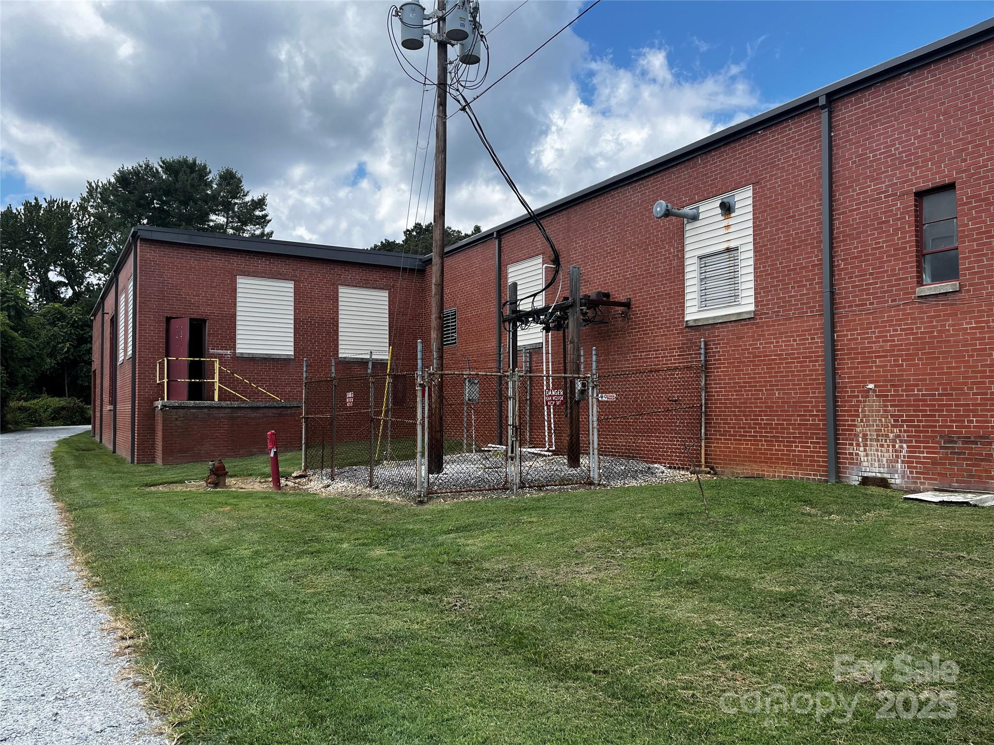 1495 North Main Street Property Photo 6