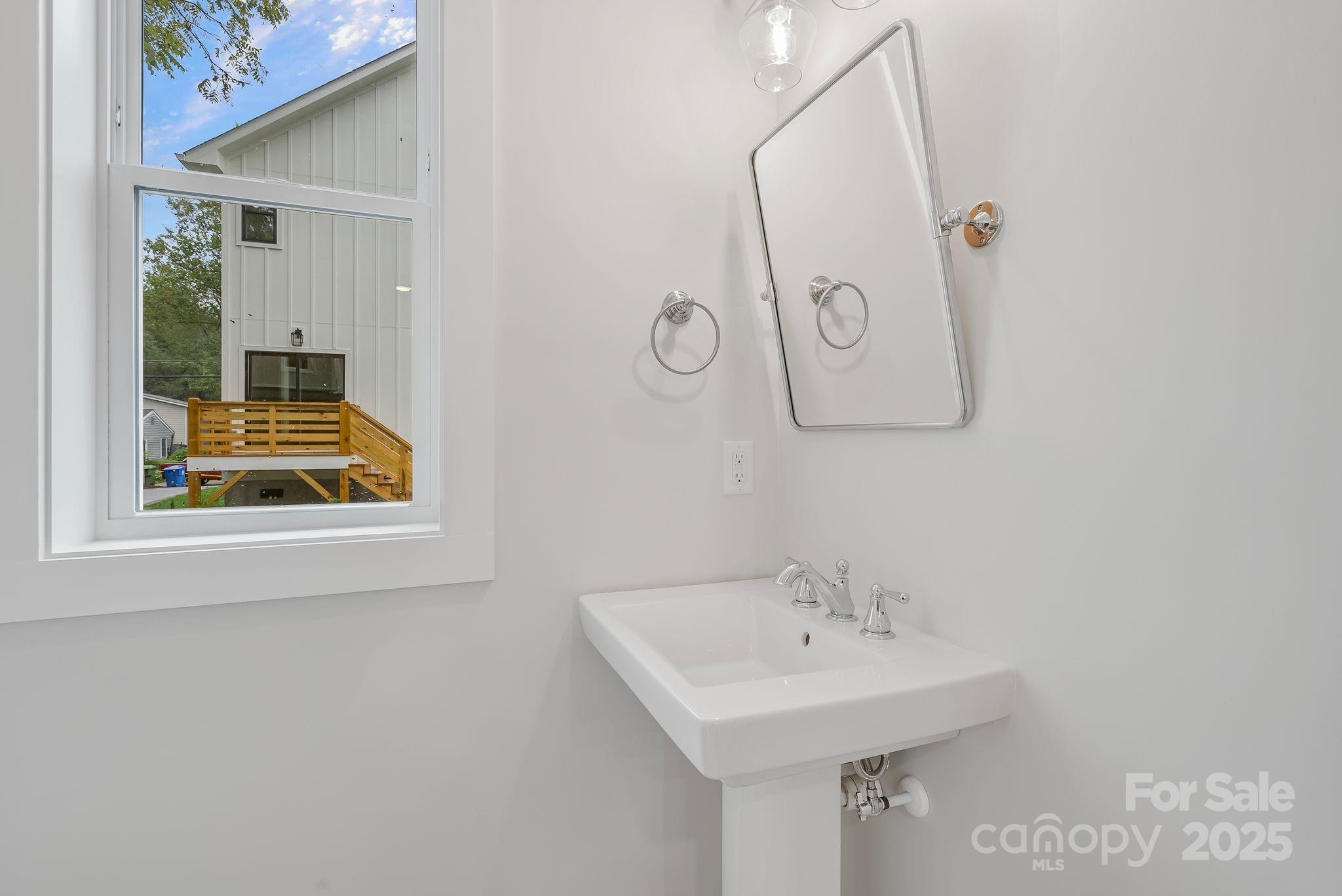 345 Riverview Drive Property Photo 9