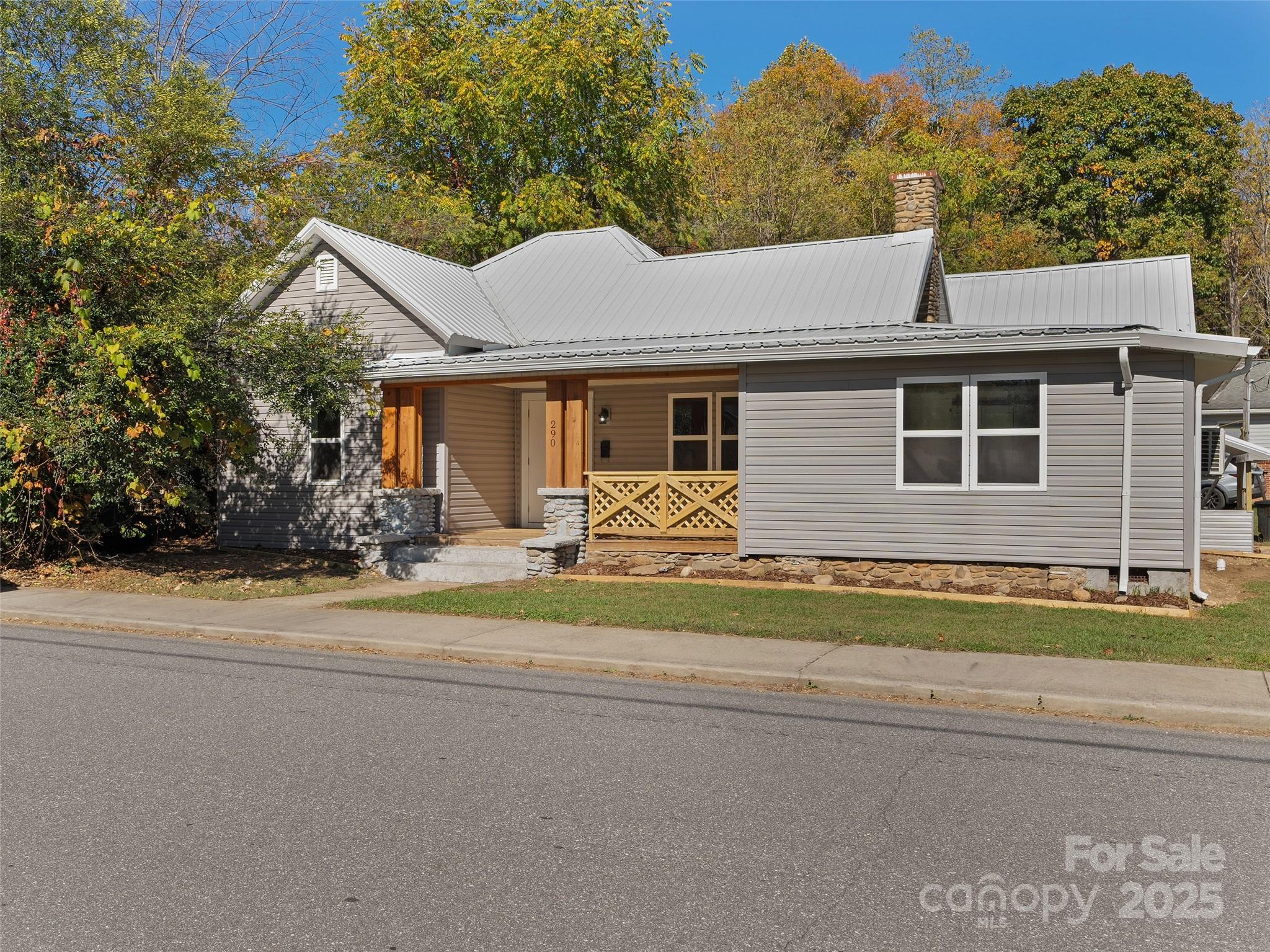 290 Killian Street Property Photo 1