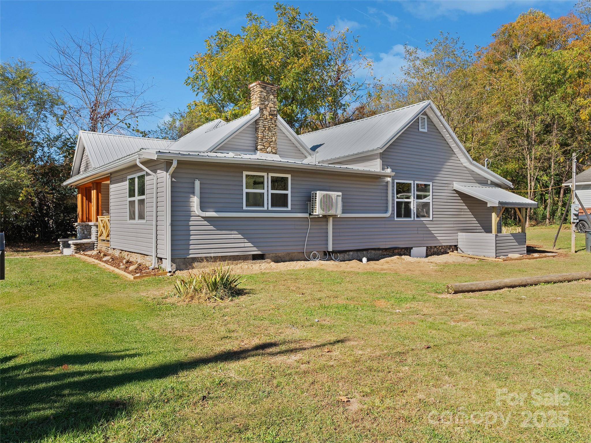 290 Killian Street Property Photo 2