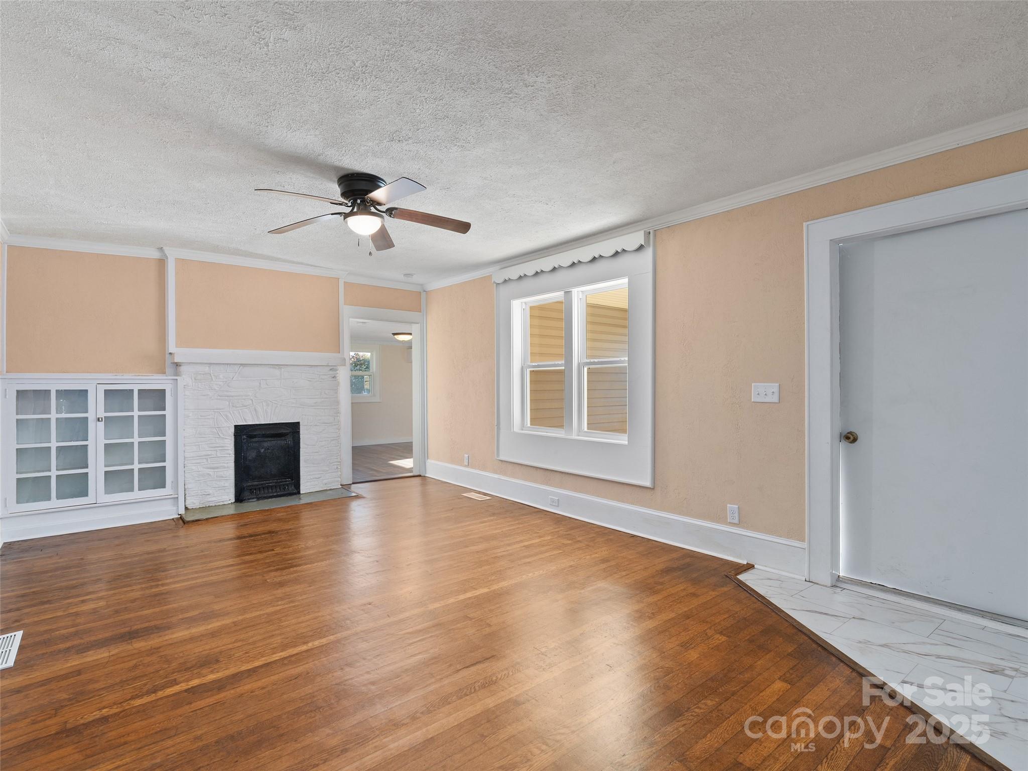 290 Killian Street Property Photo 5