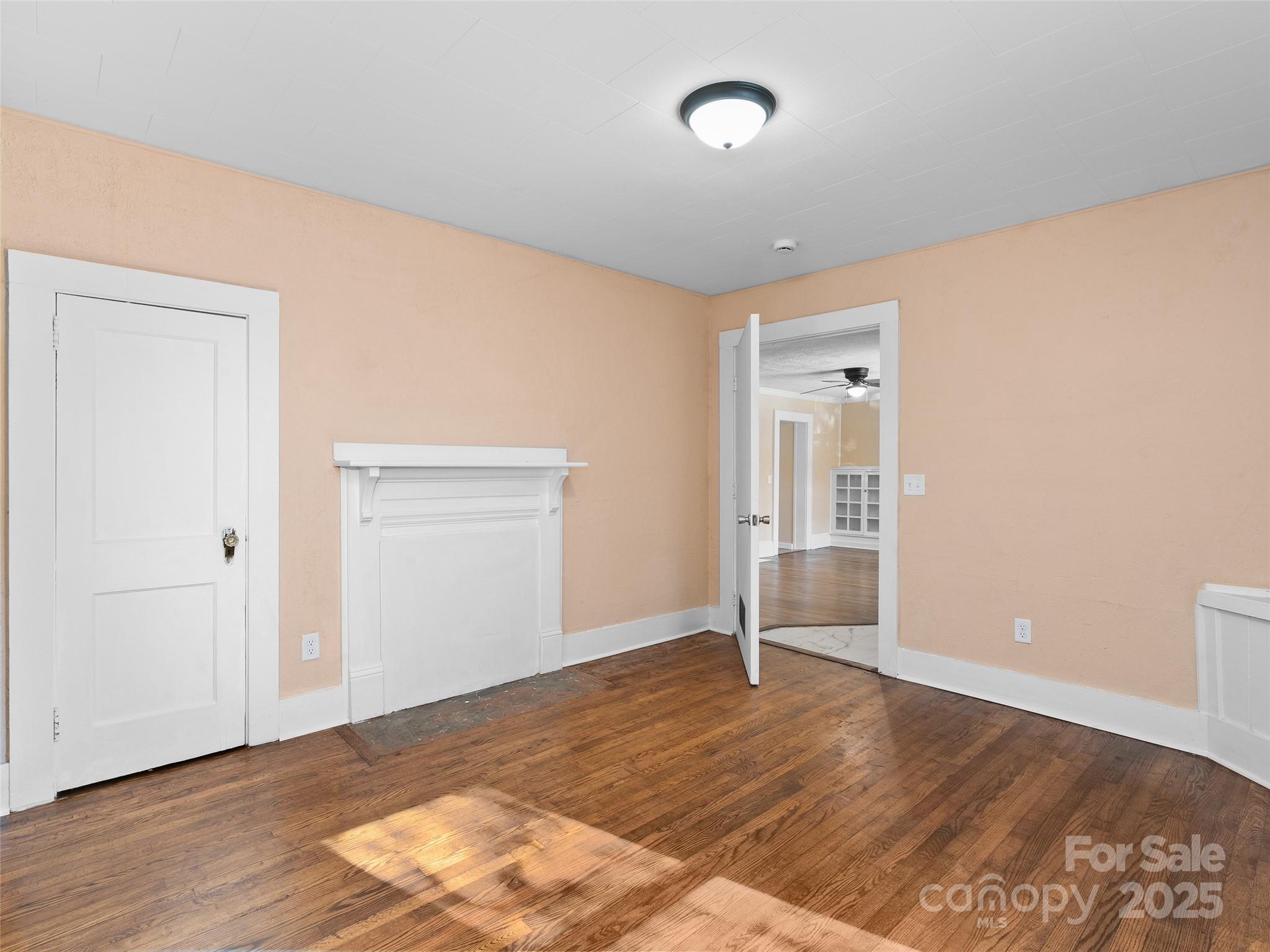 290 Killian Street Property Photo 7
