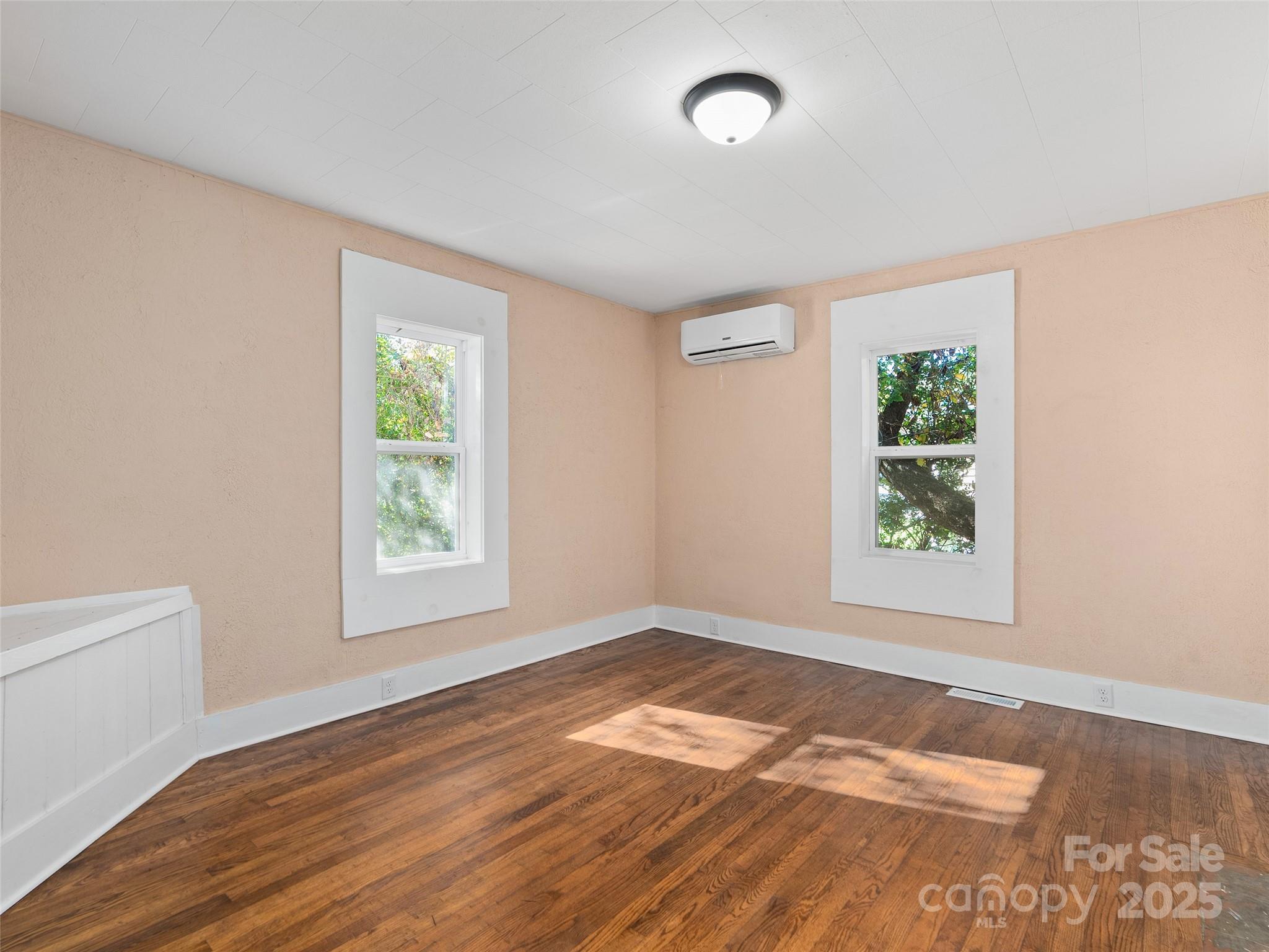 290 Killian Street Property Photo 8