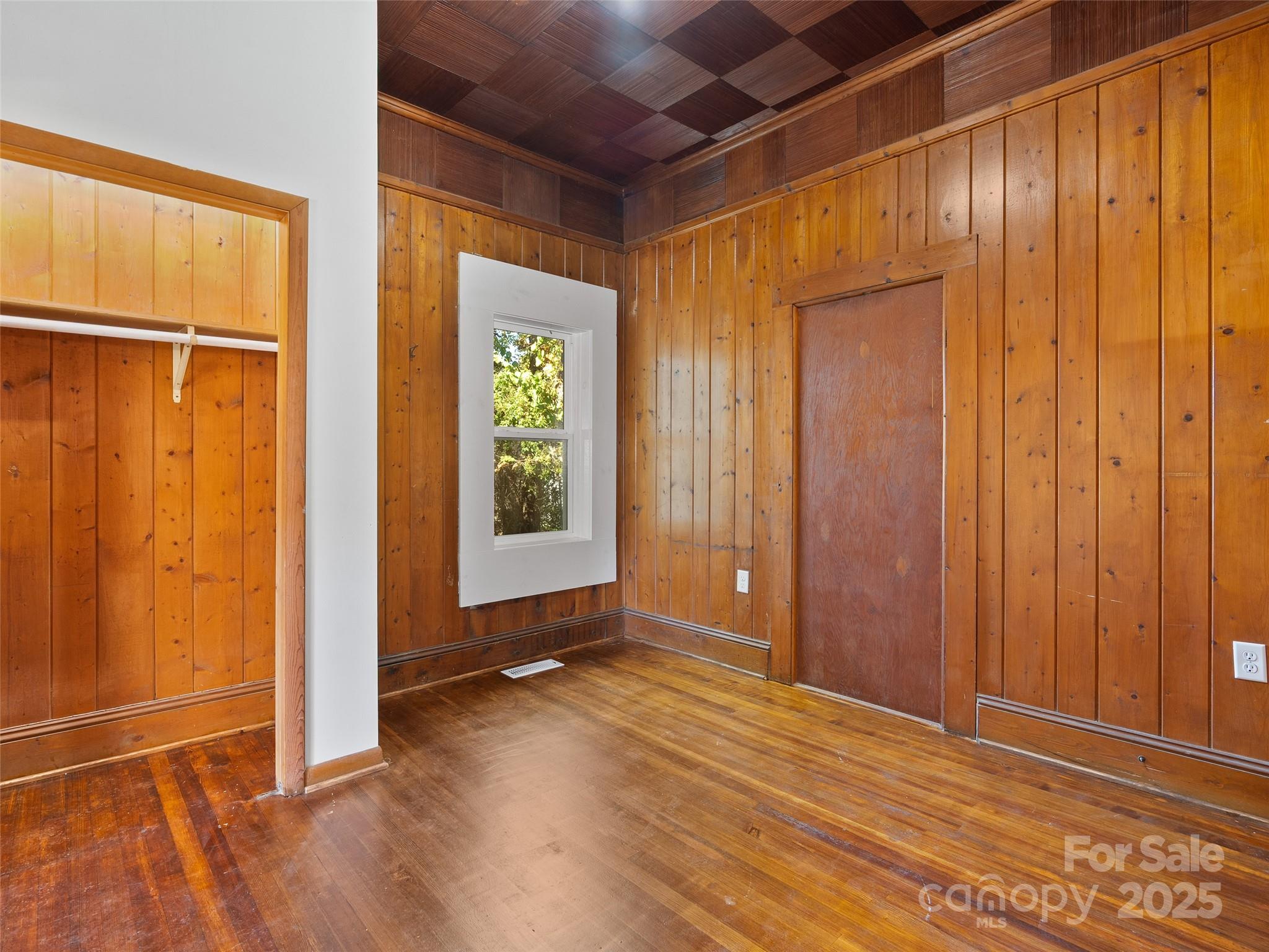 290 Killian Street Property Photo 11