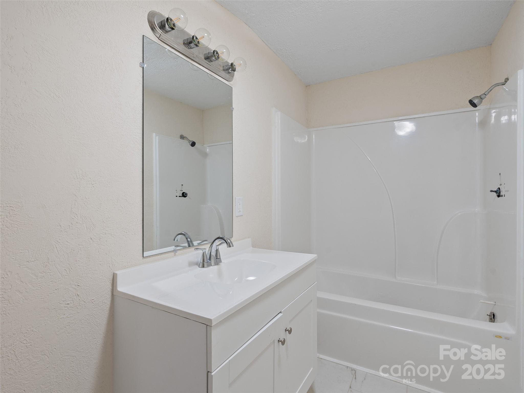 290 Killian Street Property Photo 13
