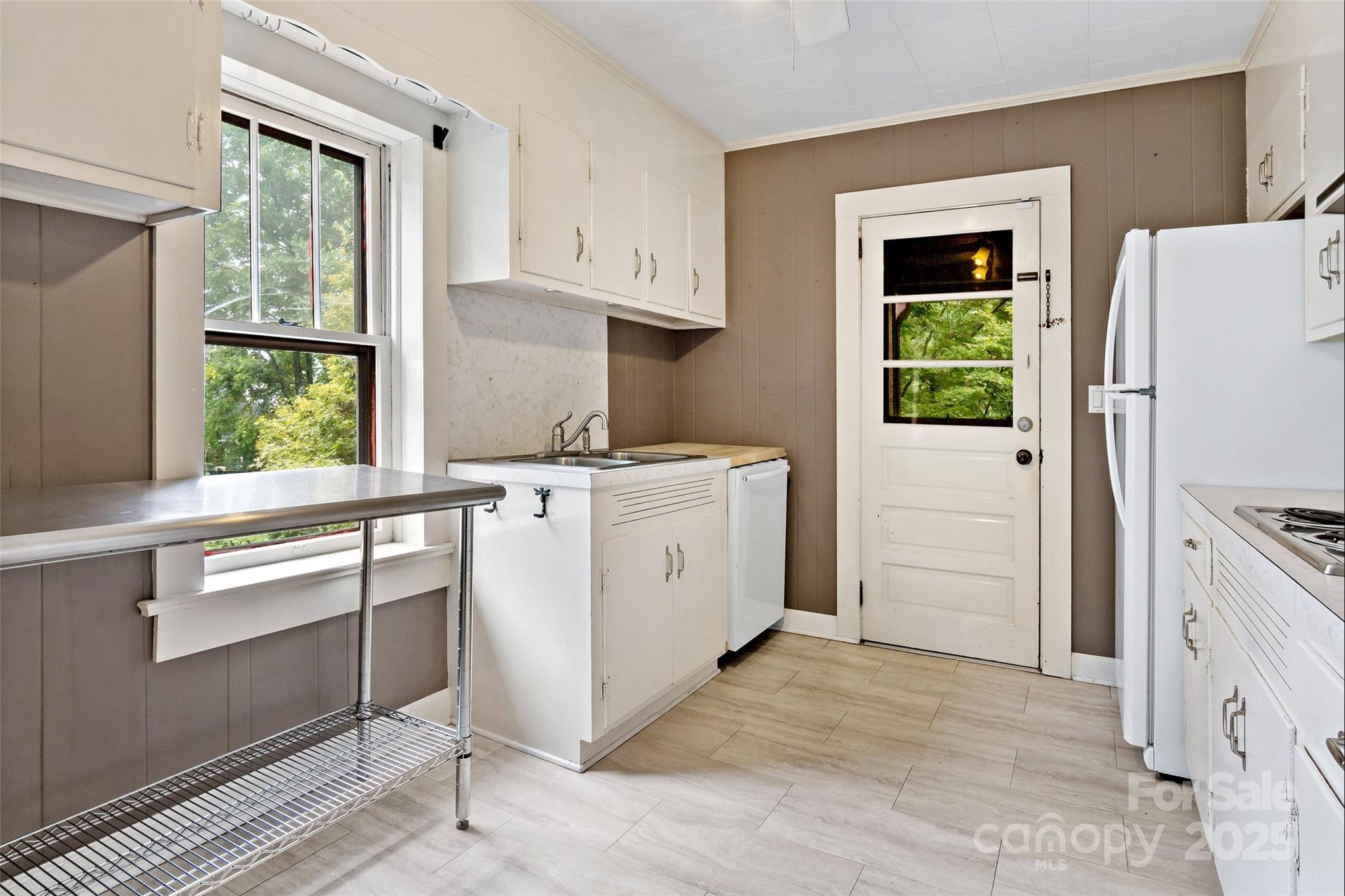 177 Salisbury Avenue Property Photo 13