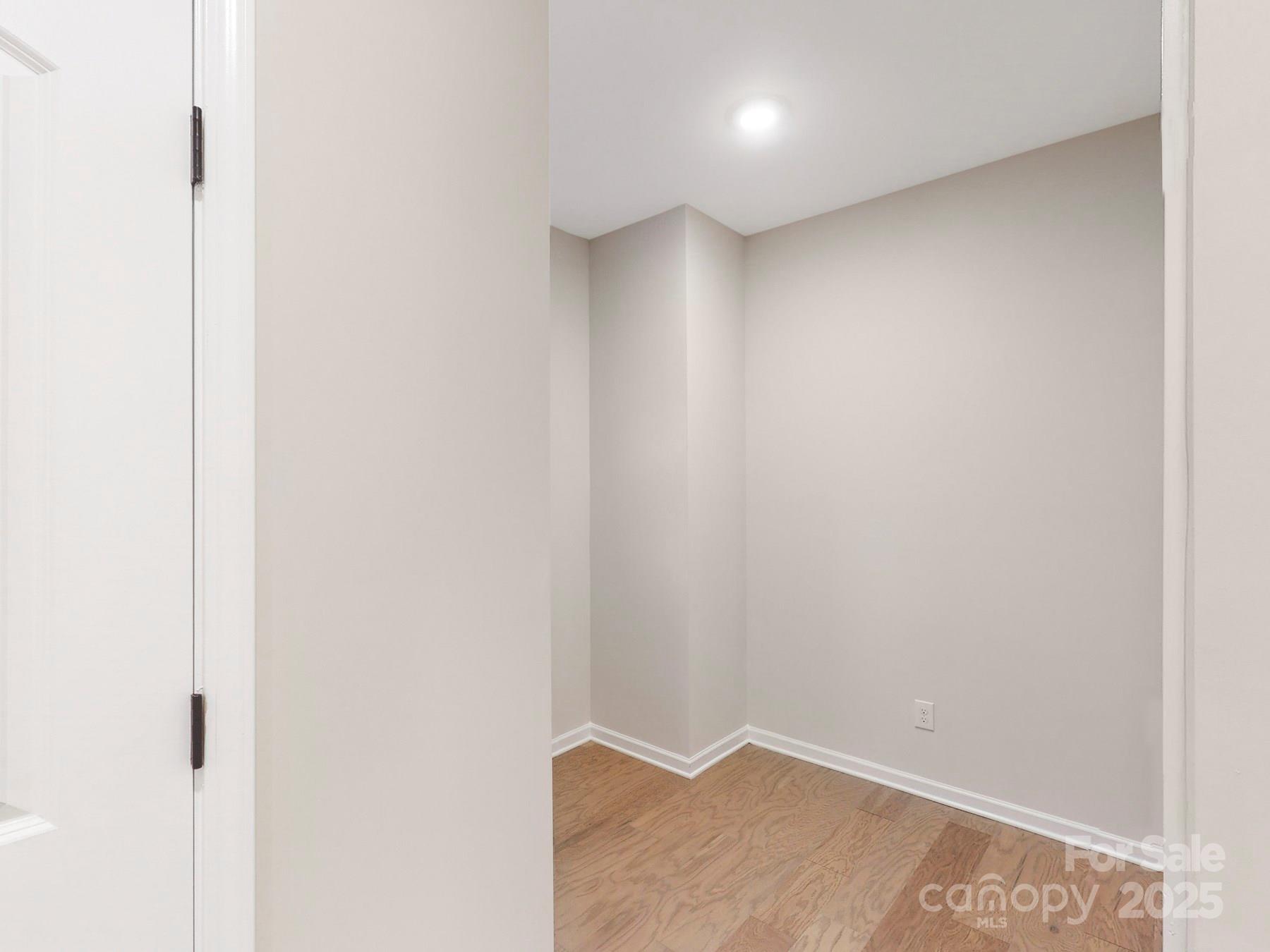 7089 Cobblefield Lane Property Photo 15
