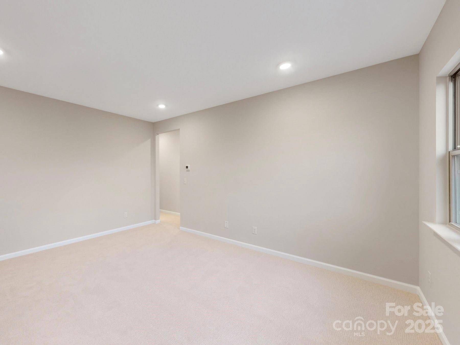 7089 Cobblefield Lane Property Photo 29