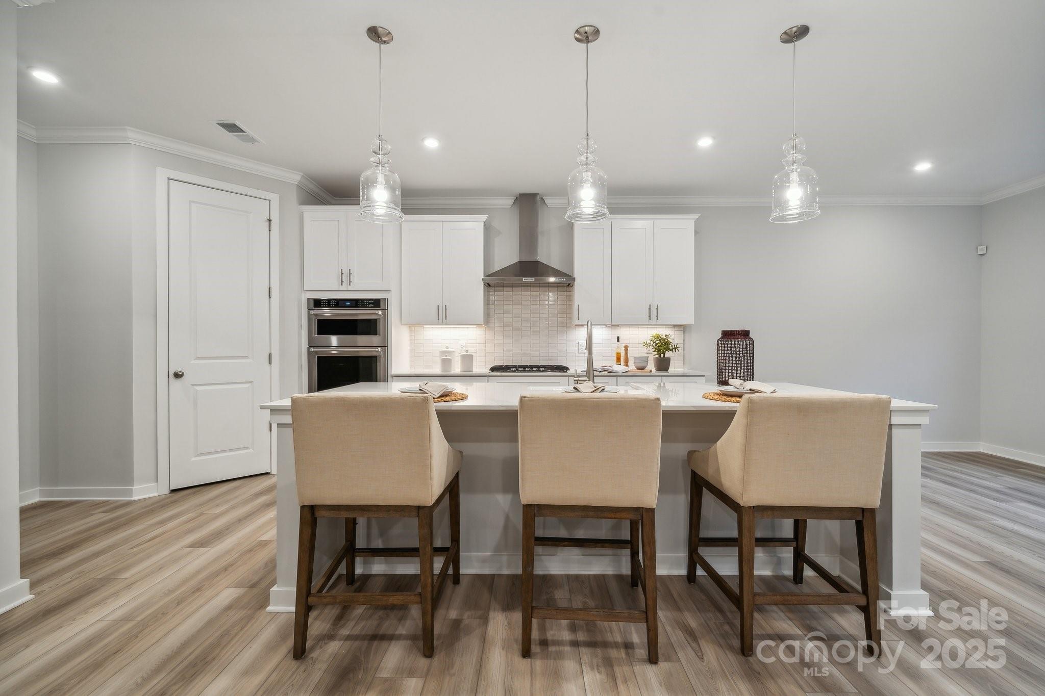 223 E Warfield Drive Property Photo 11