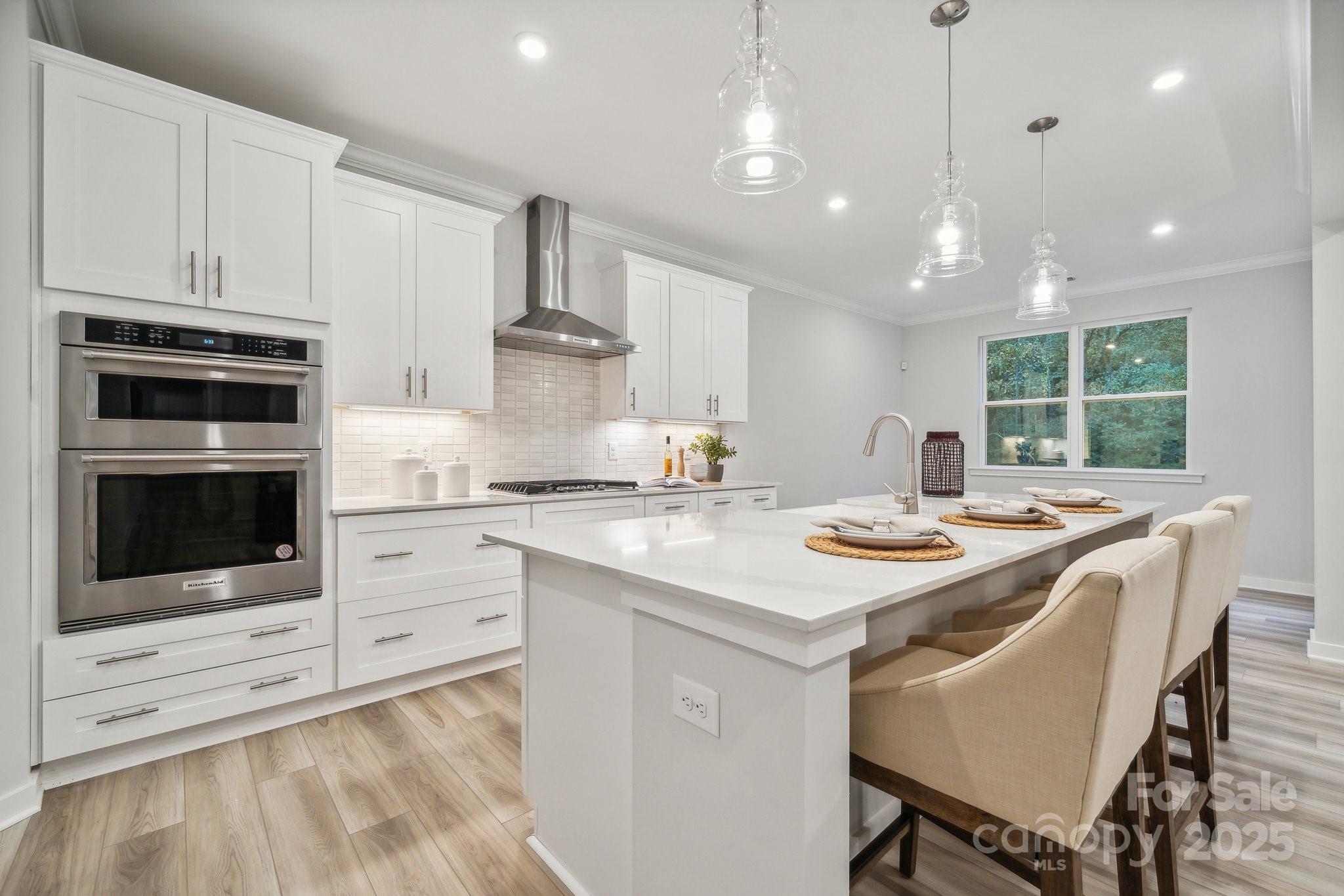 223 E Warfield Drive Property Photo 13
