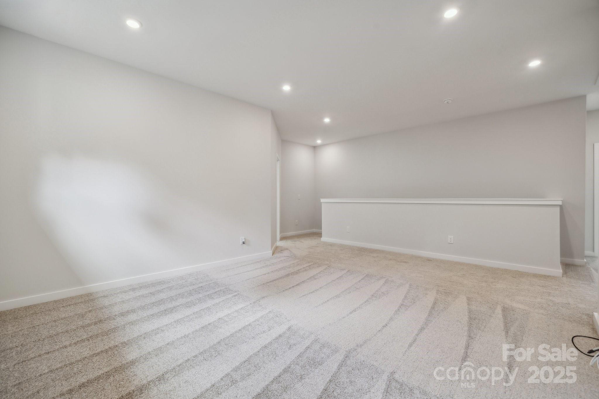 223 E Warfield Drive Property Photo 18