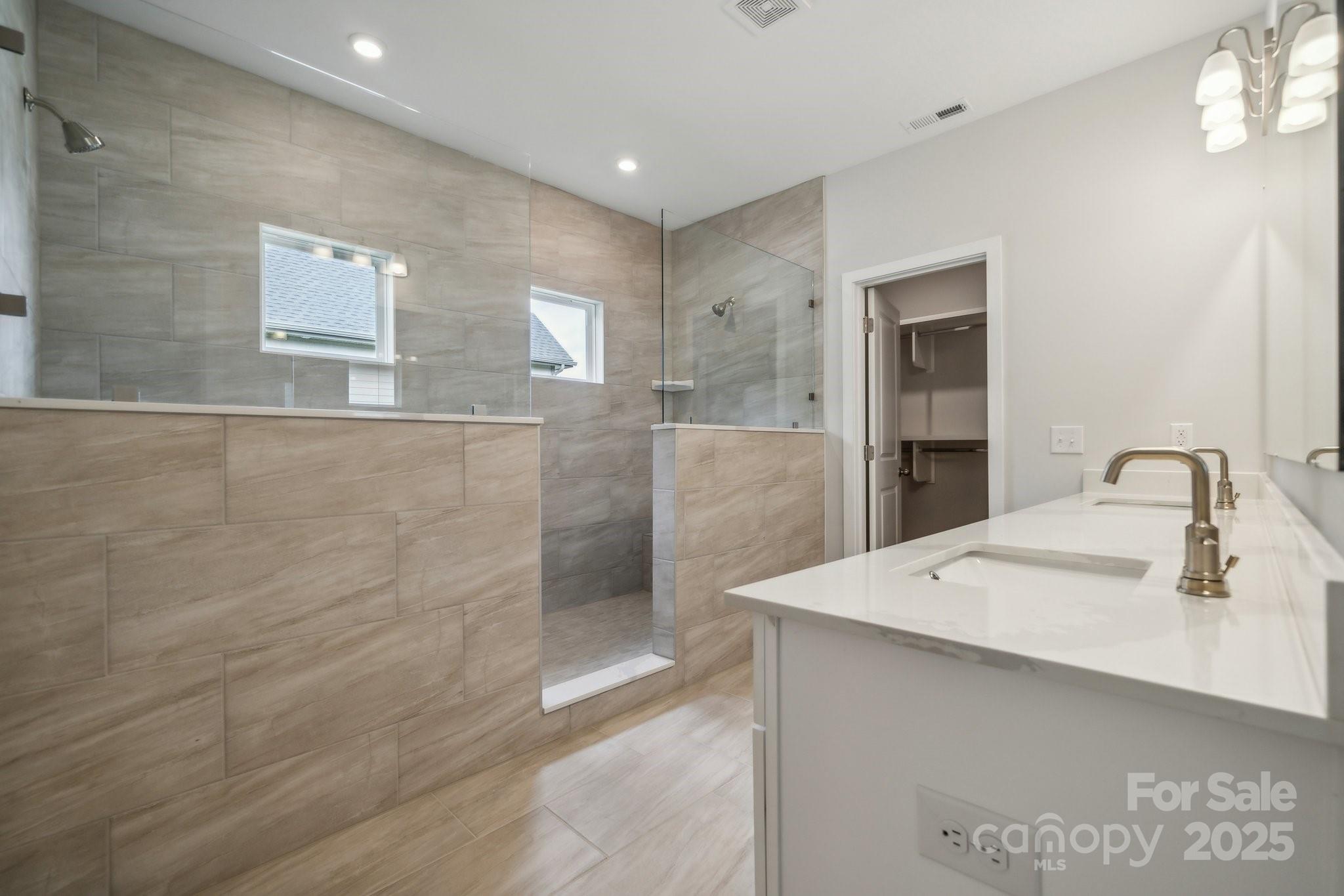 223 E Warfield Drive Property Photo 20