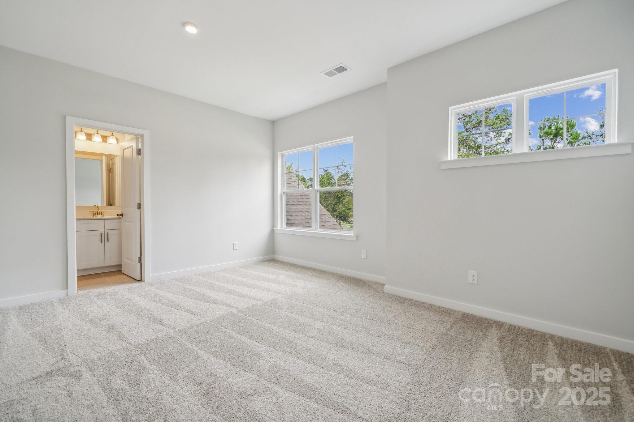 223 E Warfield Drive Property Photo 21