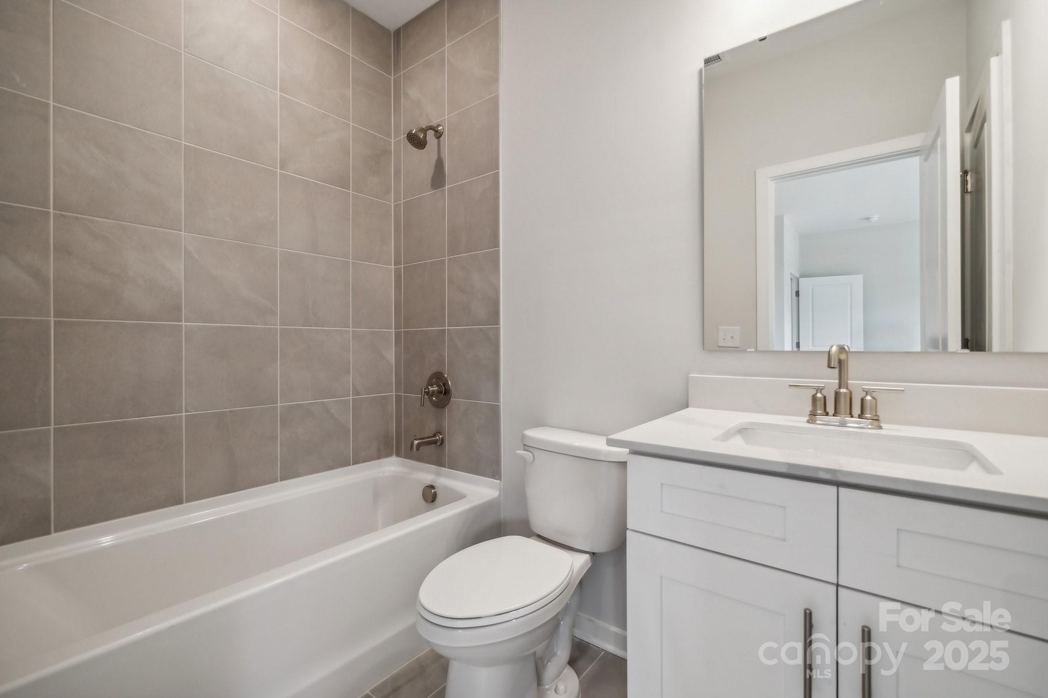 223 E Warfield Drive Property Photo 22