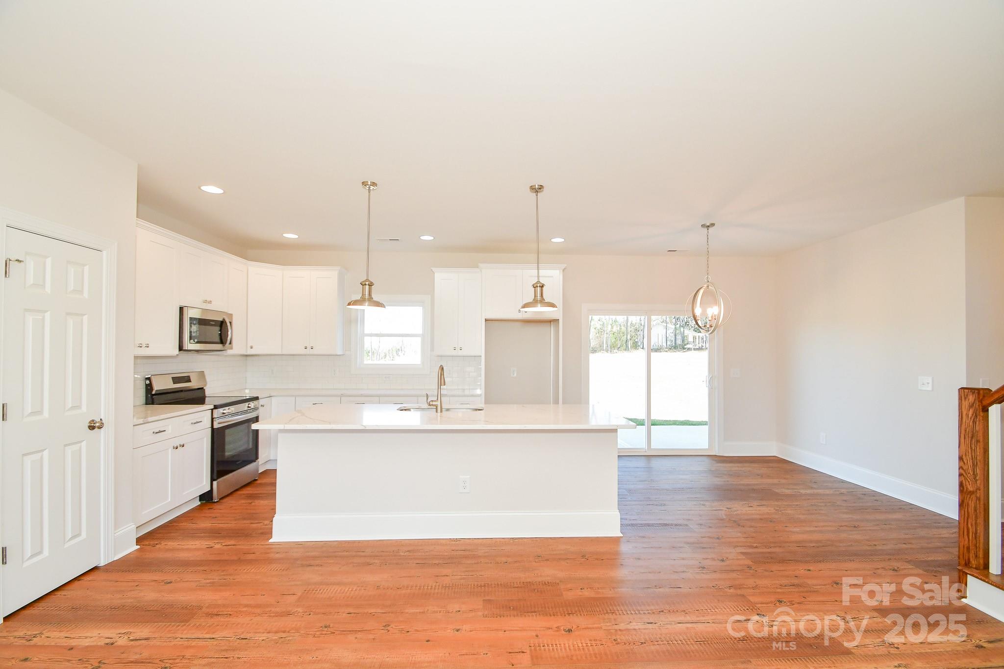 7805 Medlin Road Property Photo 5