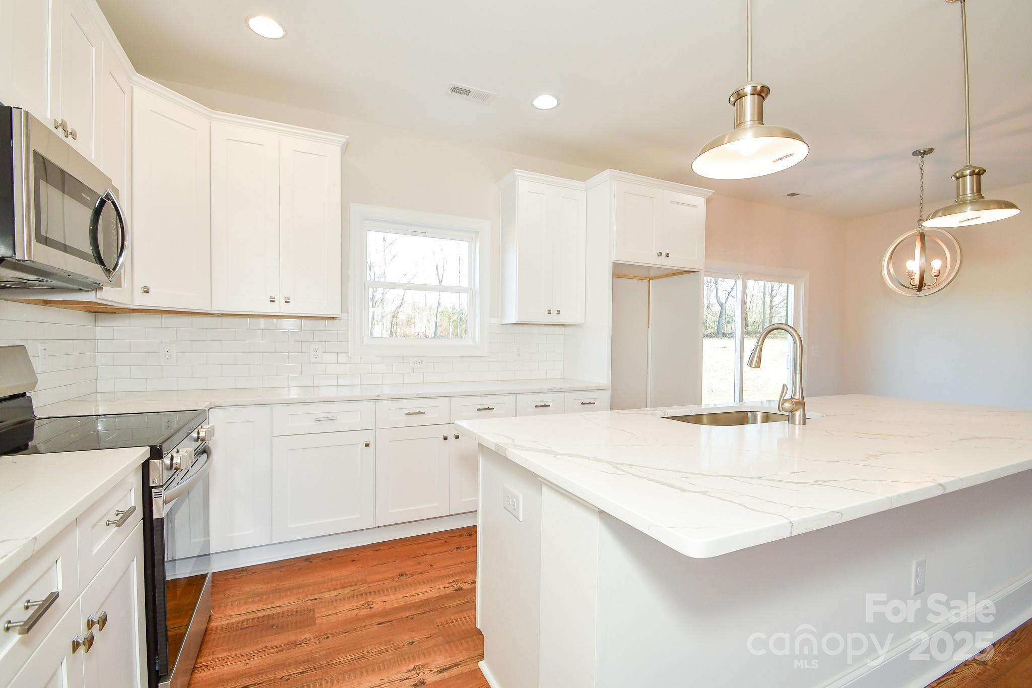 7805 Medlin Road Property Photo 7