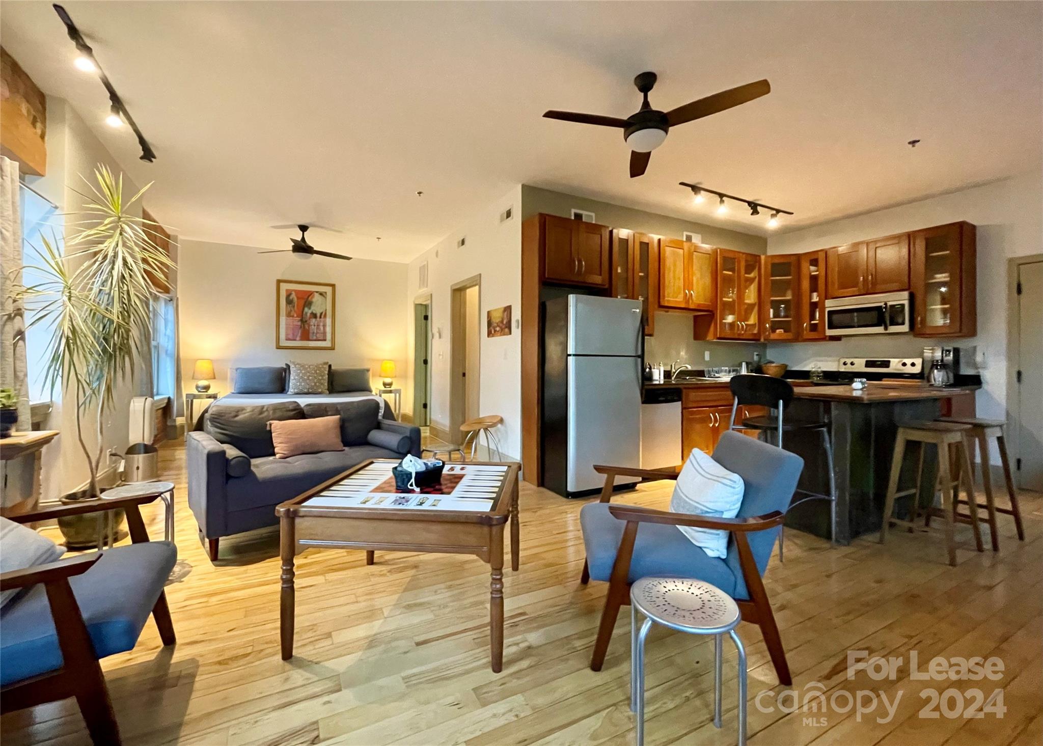 5 W Walnut Street 201 Property Photo 1