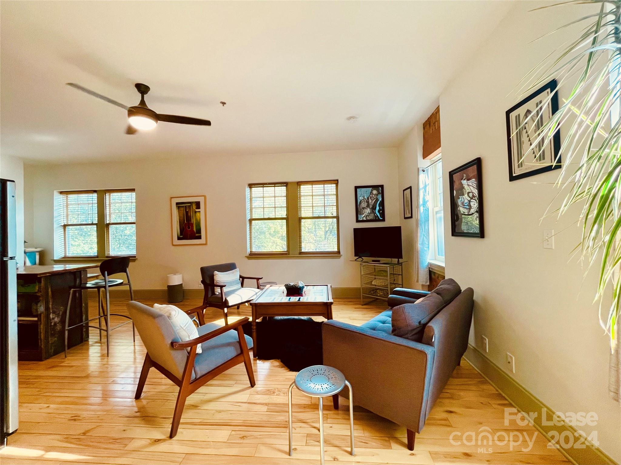 5 W Walnut Street 201 Property Photo 7