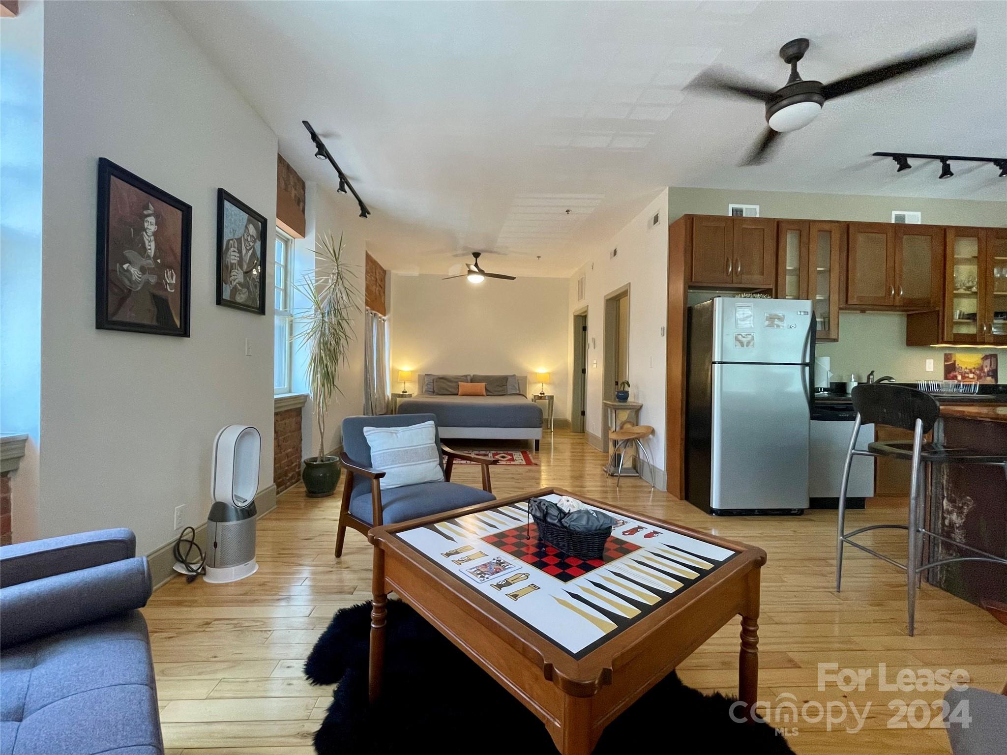 5 W Walnut Street 201 Property Photo 10