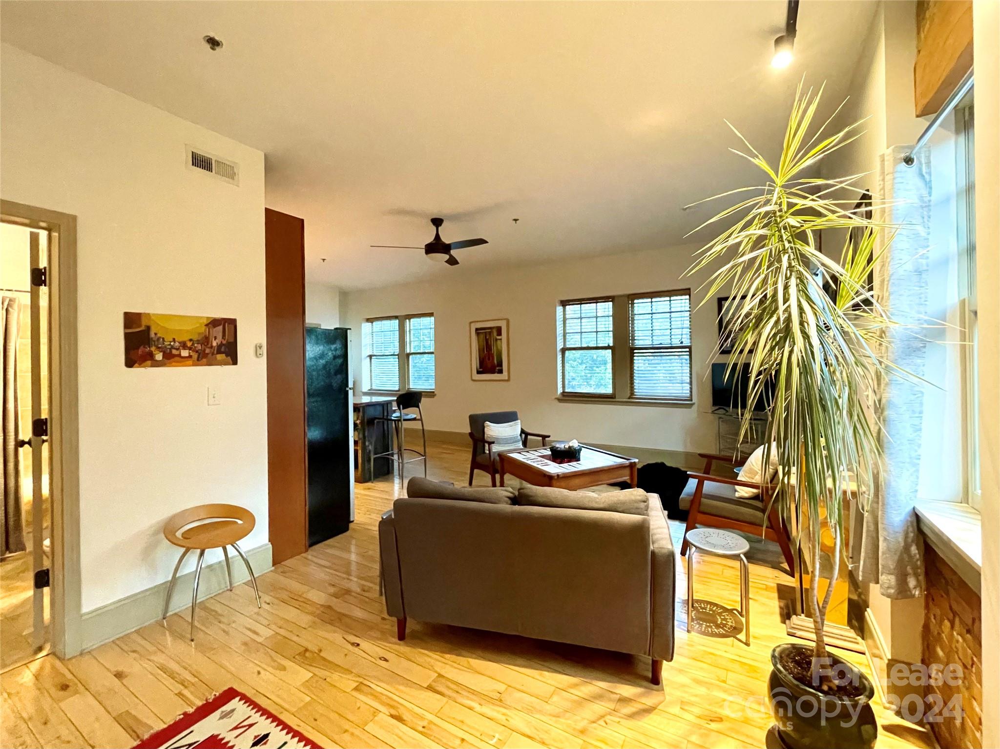5 W Walnut Street 201 Property Photo 12