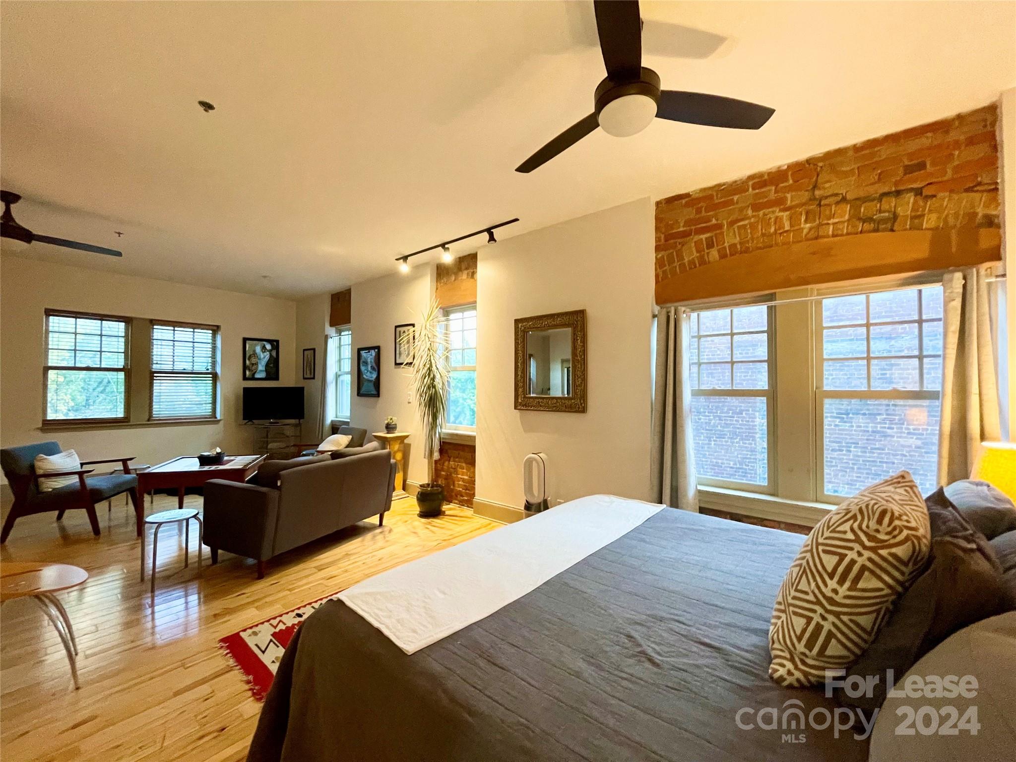 5 W Walnut Street 201 Property Photo 14