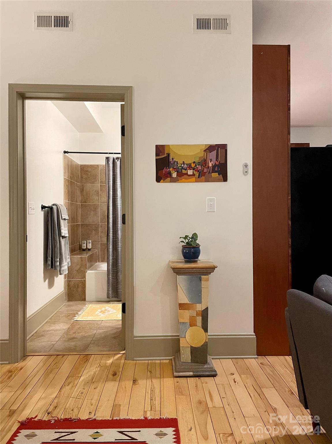 5 W Walnut Street 201 Property Photo 16