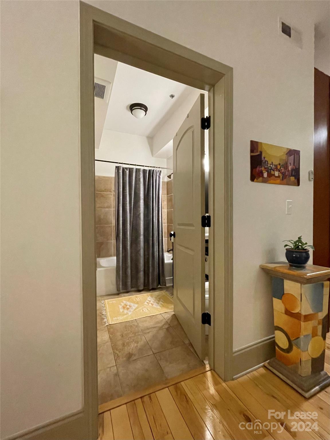 5 W Walnut Street 201 Property Photo 18