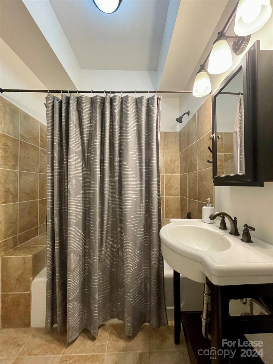 5 W Walnut Street 201 Property Photo 19