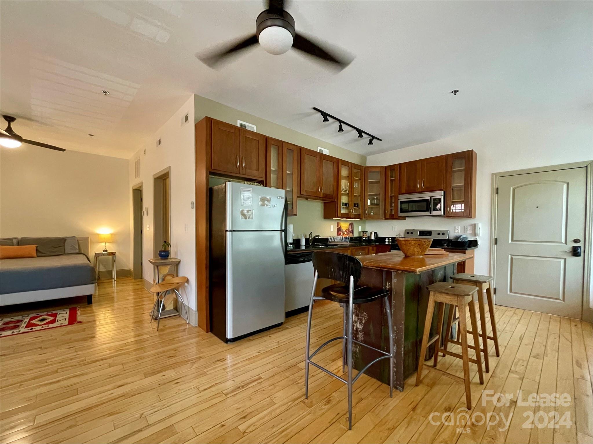 5 W Walnut Street 201 Property Photo 20