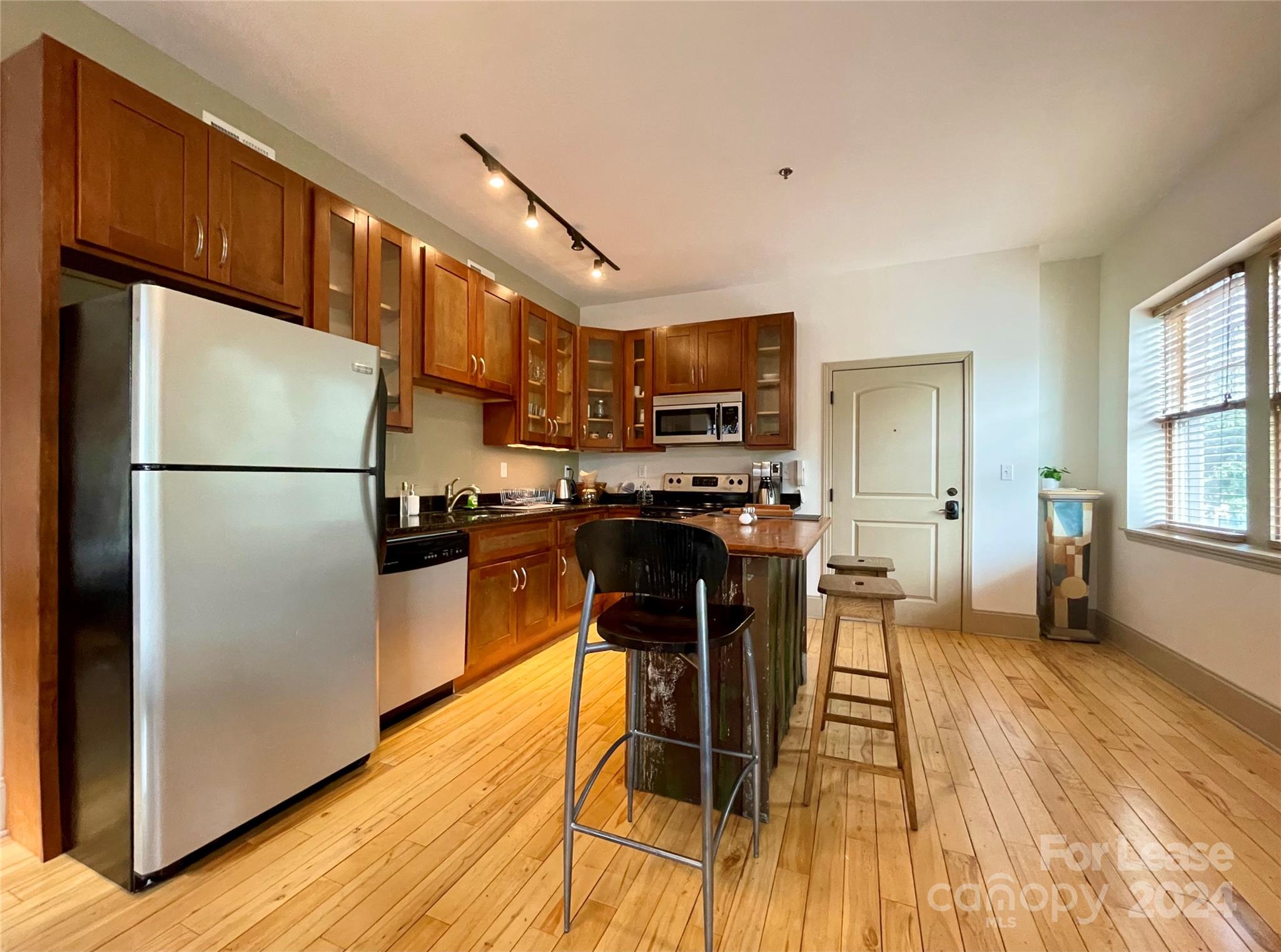 5 W Walnut Street 201 Property Photo 22