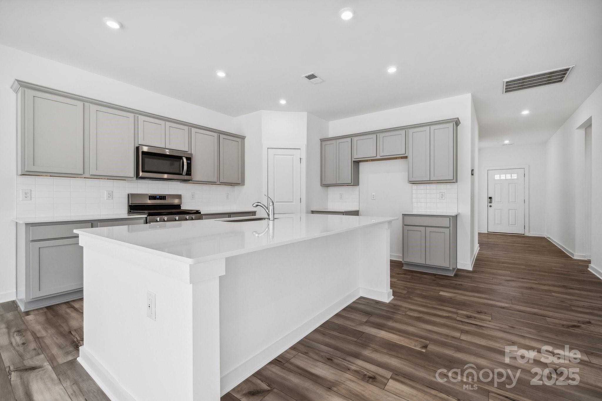 2223 Carpenter Farms Drive Property Photo 4