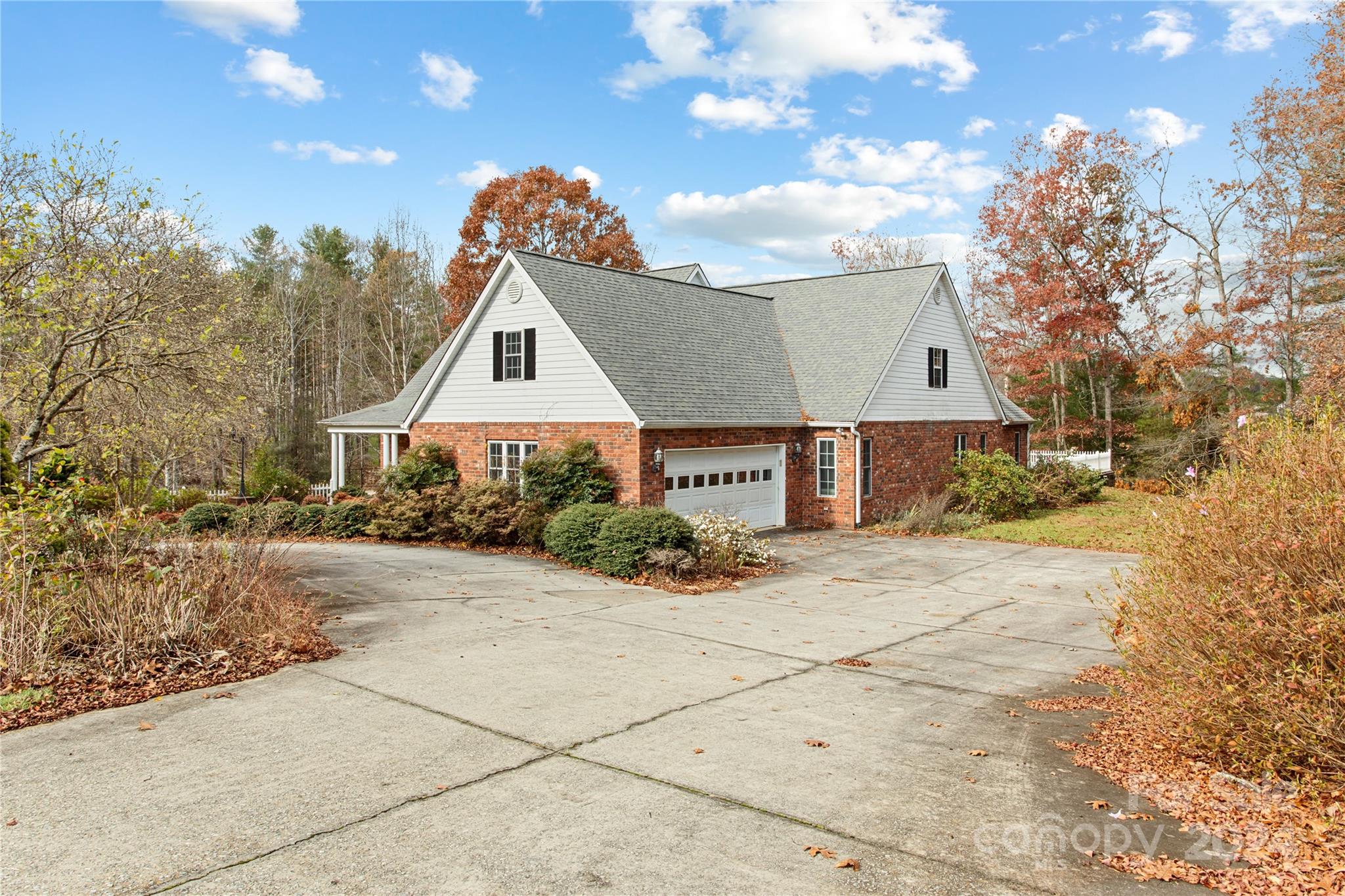 38 Southern Visions Drive Property Photo 3