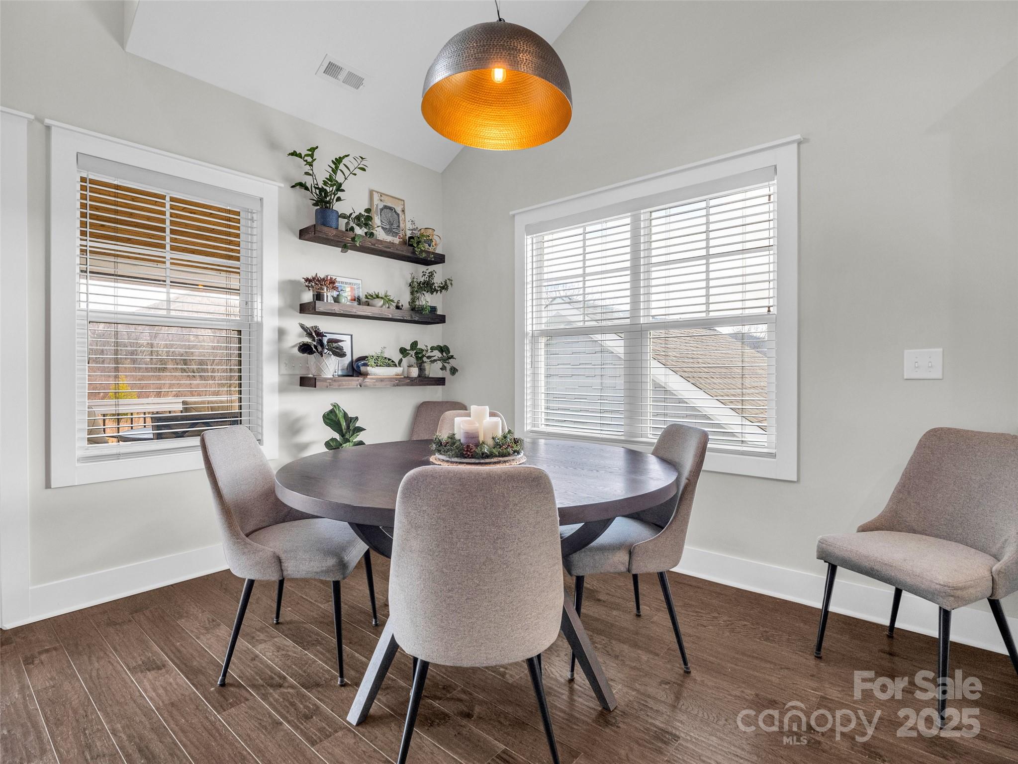16 Tudor Way Property Photo 7