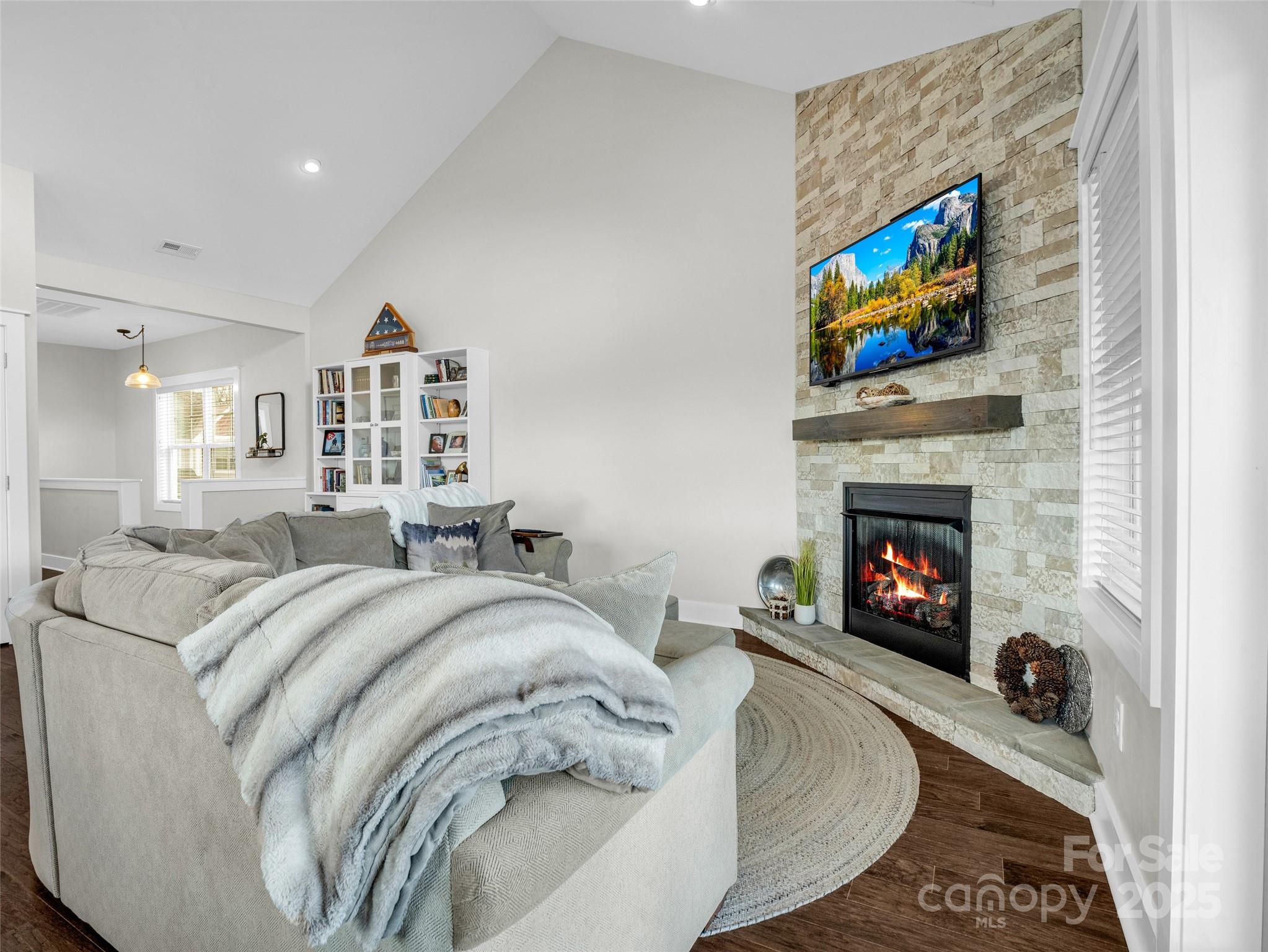 16 Tudor Way Property Photo 8