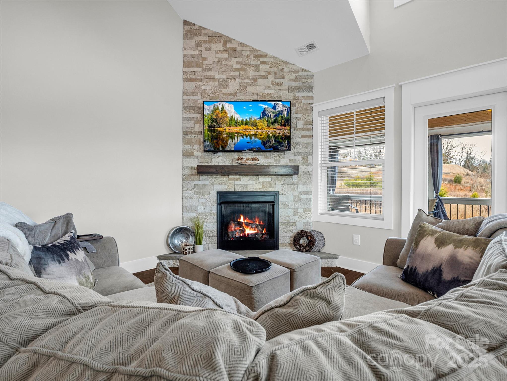 16 Tudor Way Property Photo 9