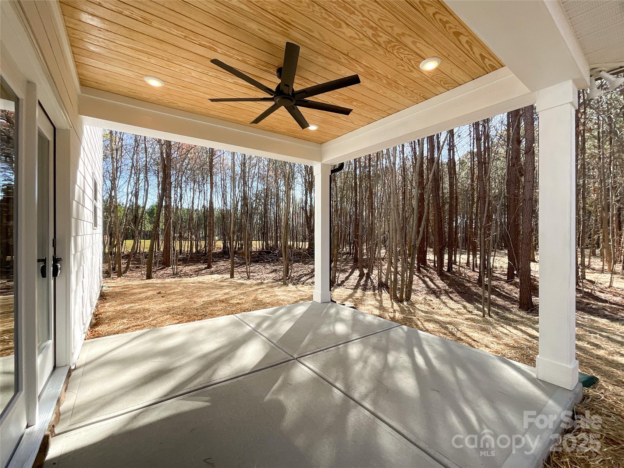 1021 Baylor Grove Property Photo 4