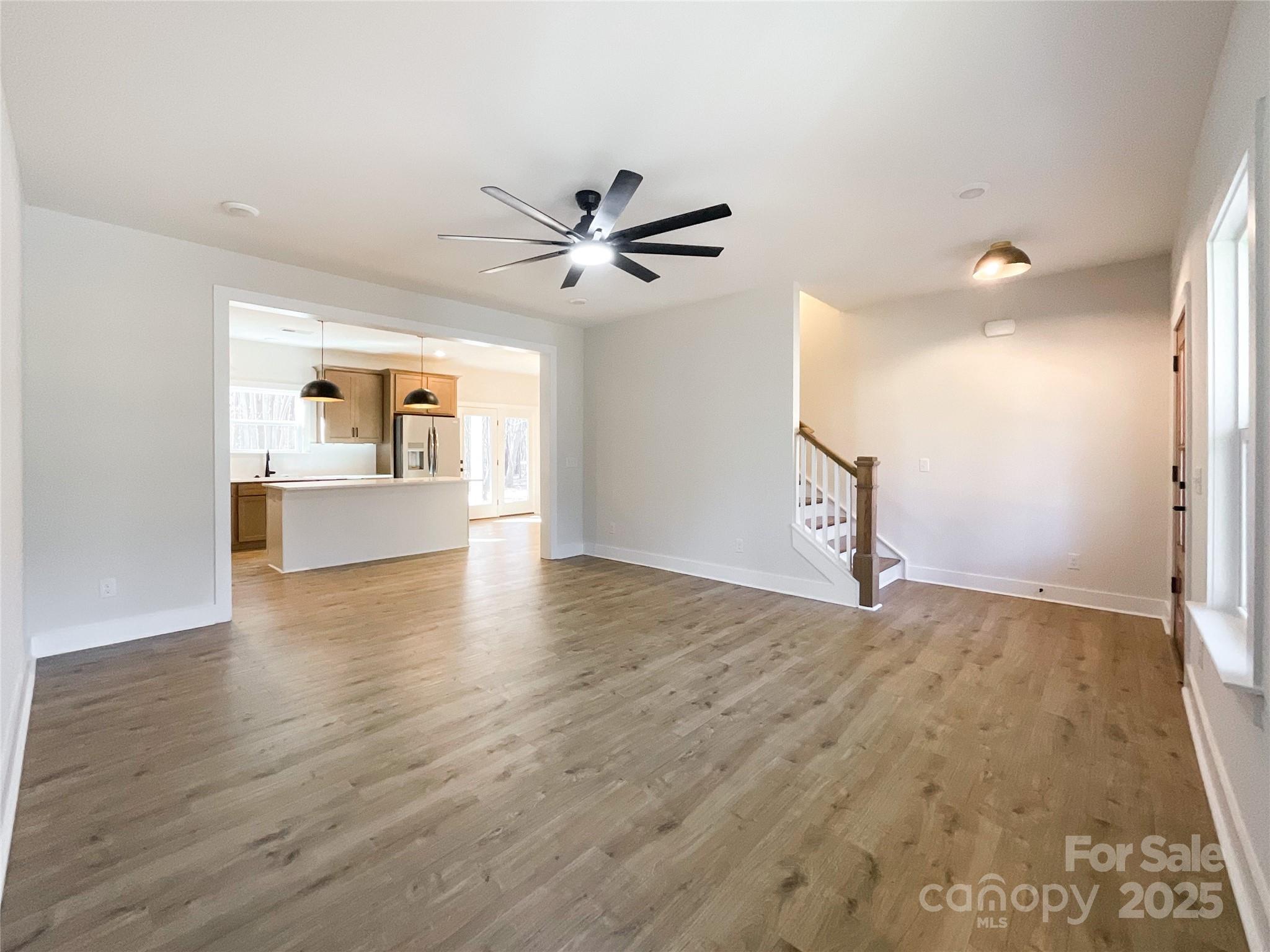 1021 Baylor Grove Property Photo 8