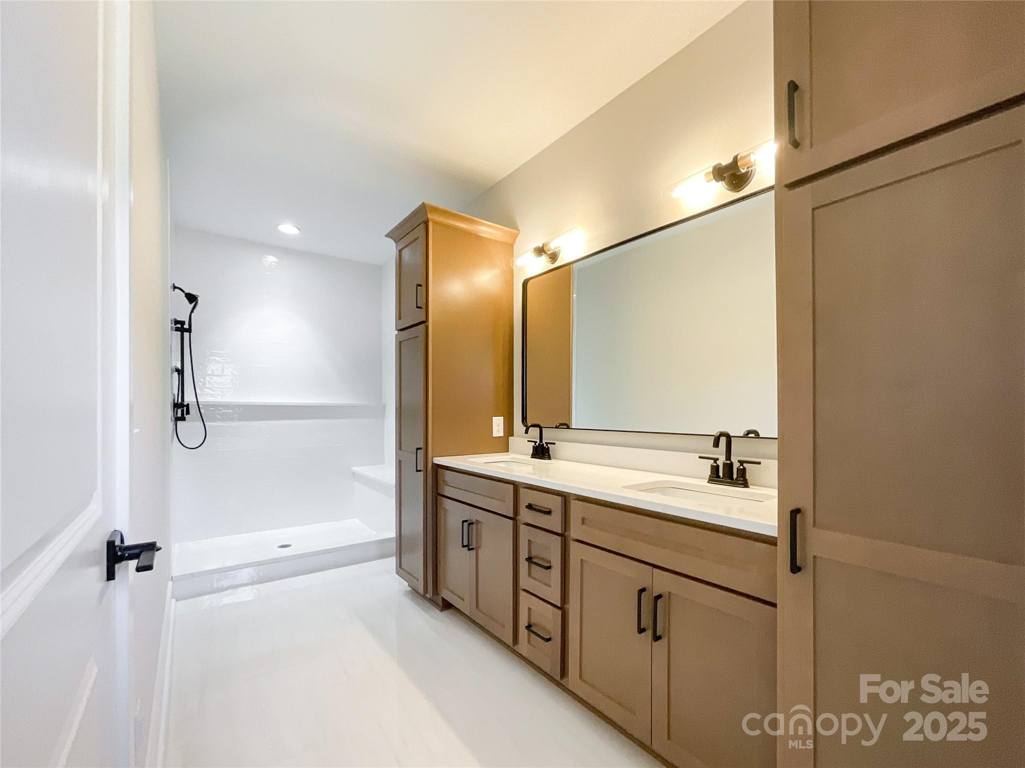 1021 Baylor Grove Property Photo 14