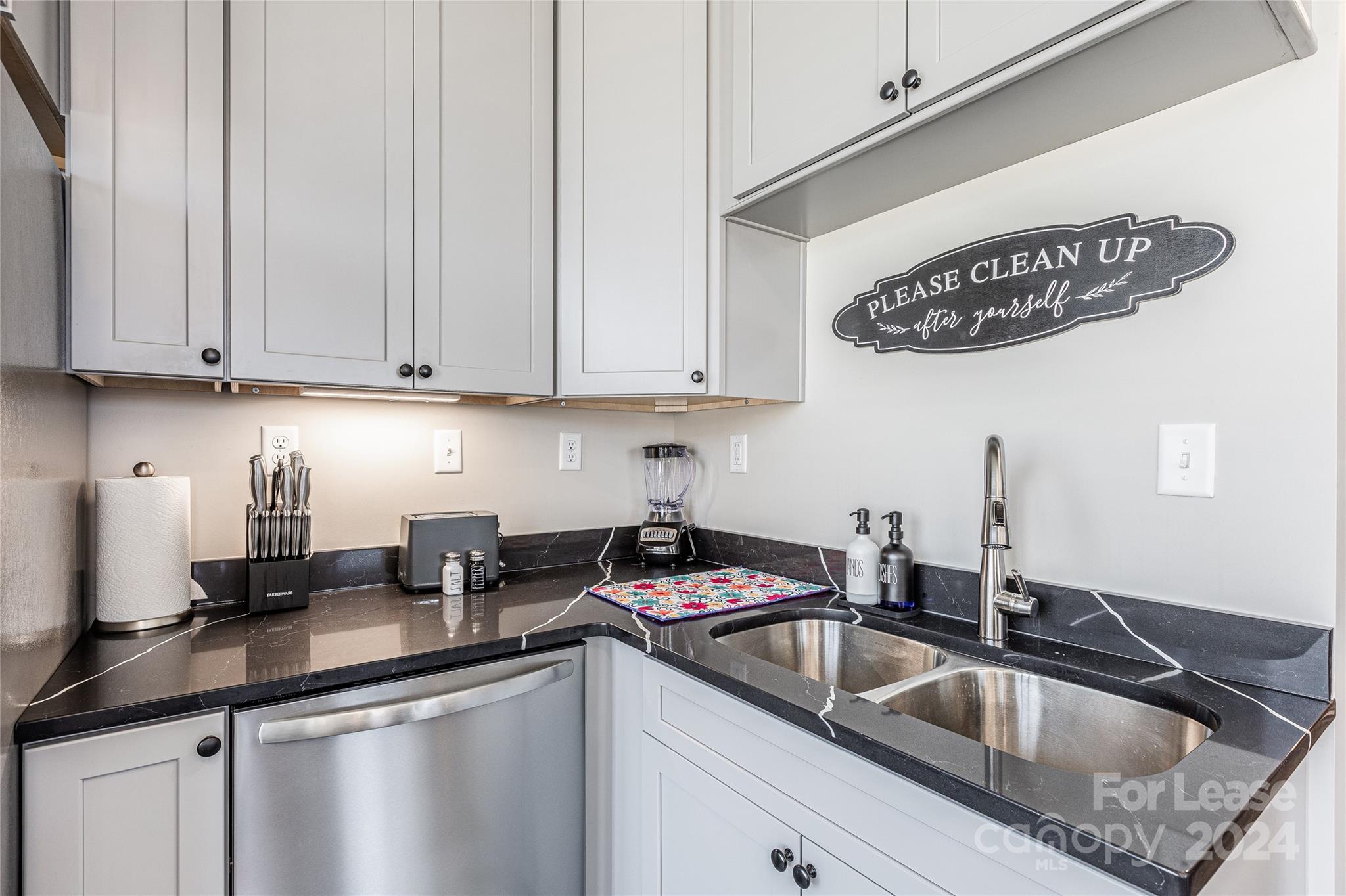 138 S Main Street Unit F Property Photo 3