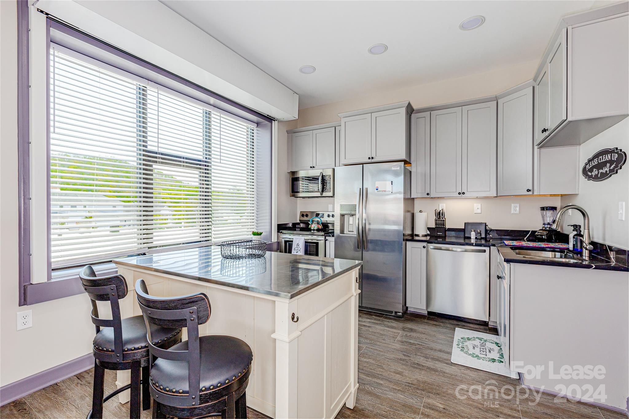 138 S Main Street Unit F Property Photo 5