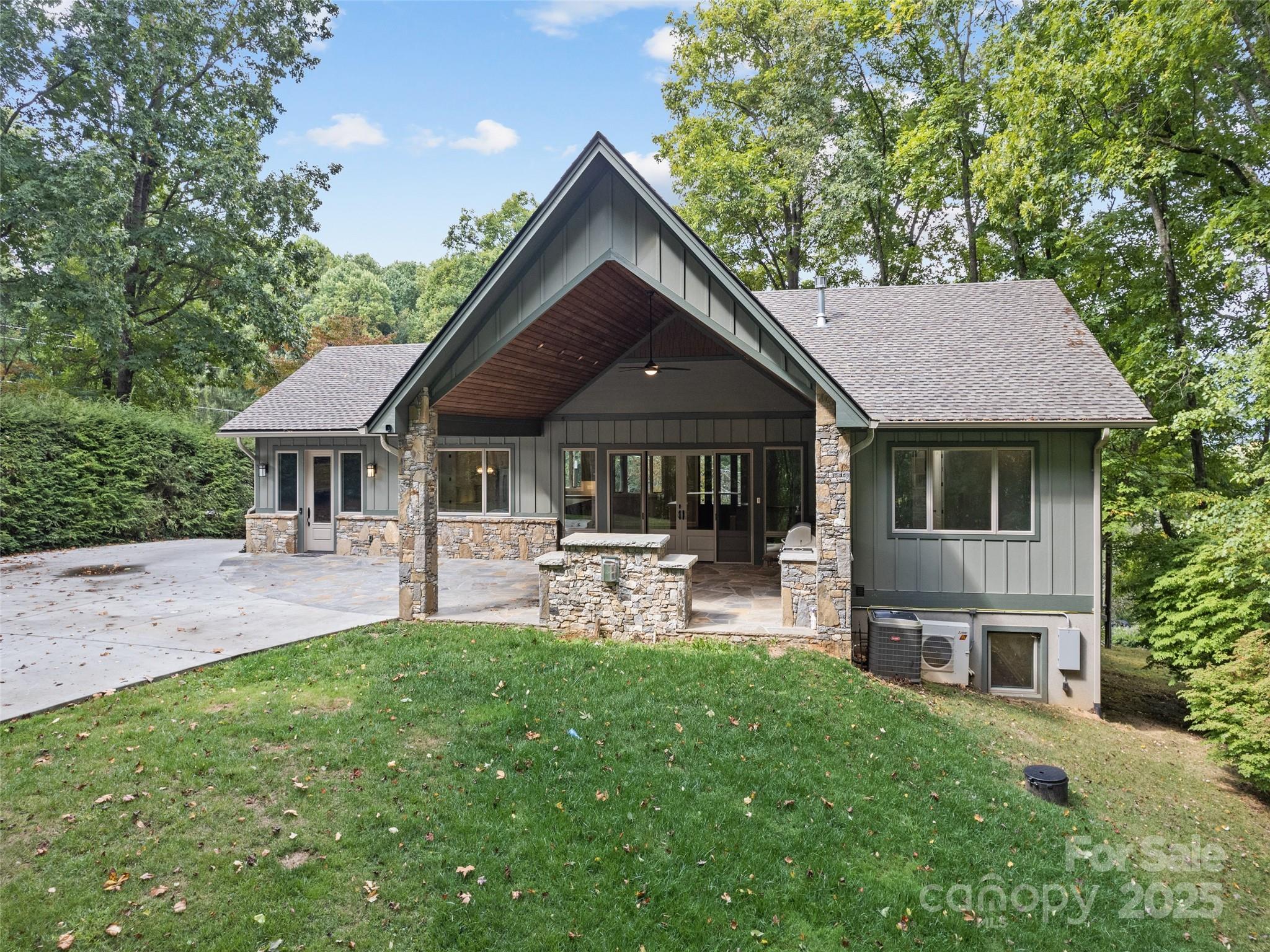 165 Breezemont Drive Property Photo 3