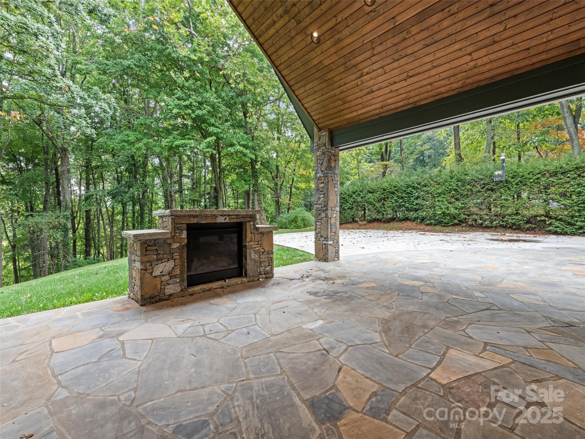 165 Breezemont Drive Property Photo 15
