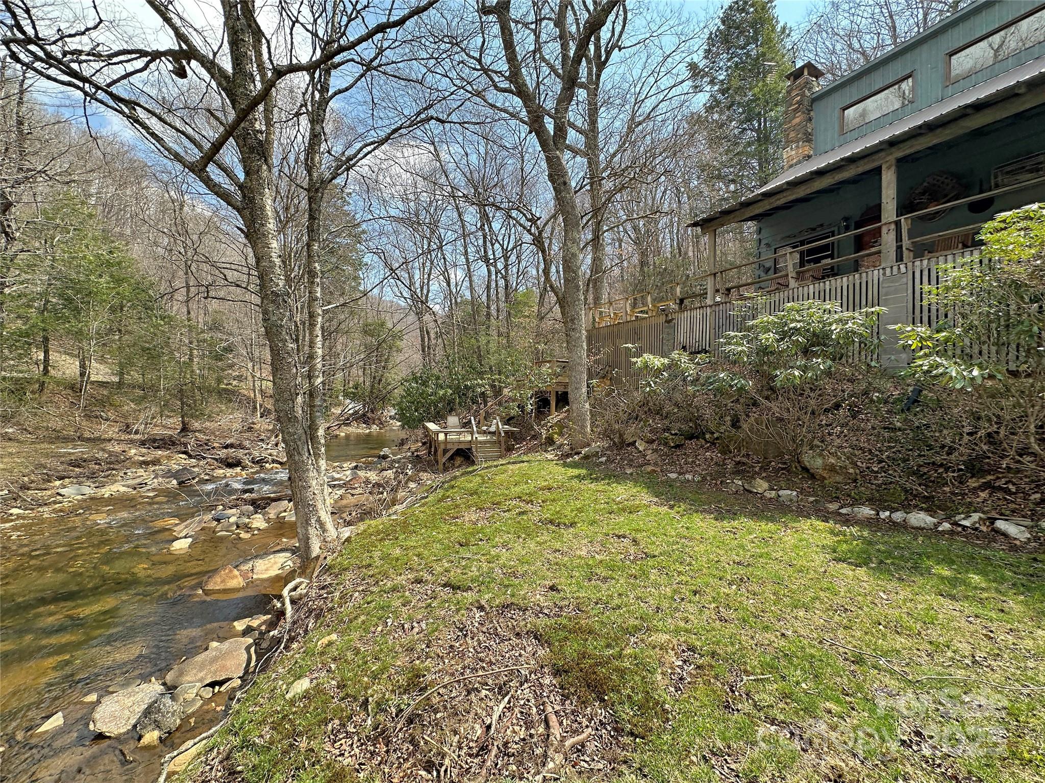 3209 Howards Creek Road Property Photo