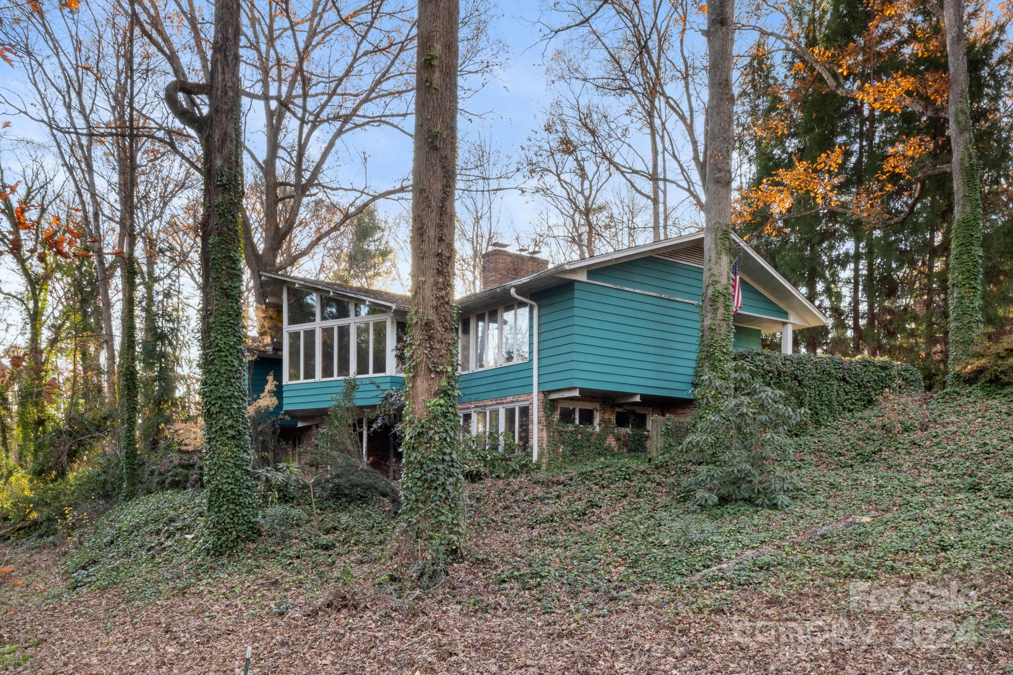 702 Forest Hill Drive Property Photo 1