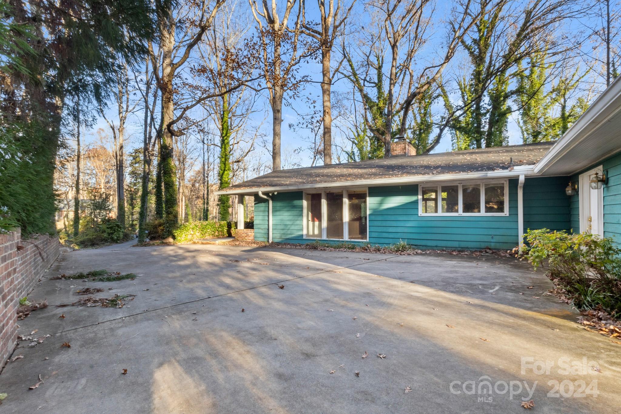702 Forest Hill Drive Property Photo 6