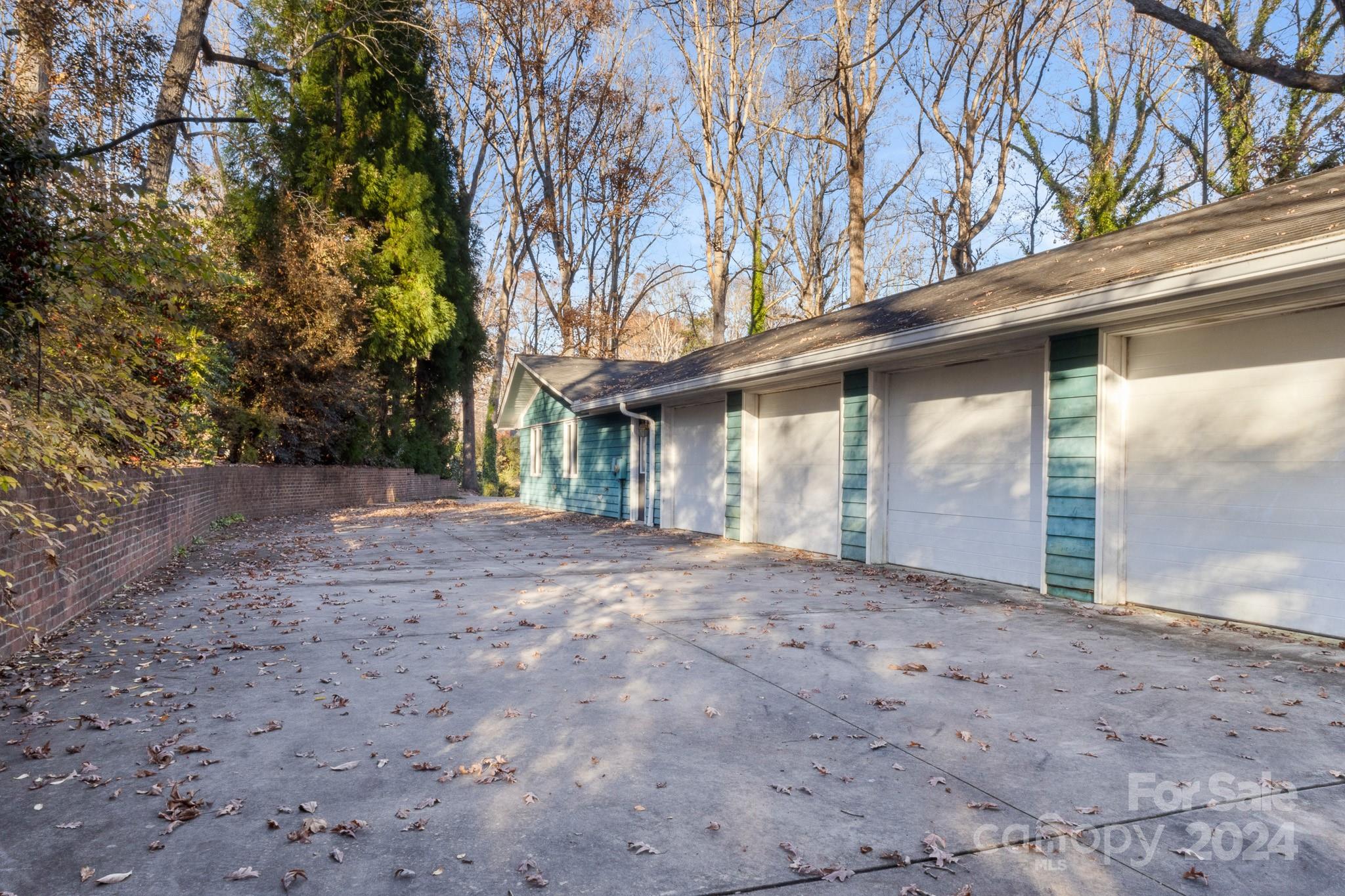 702 Forest Hill Drive Property Photo 8